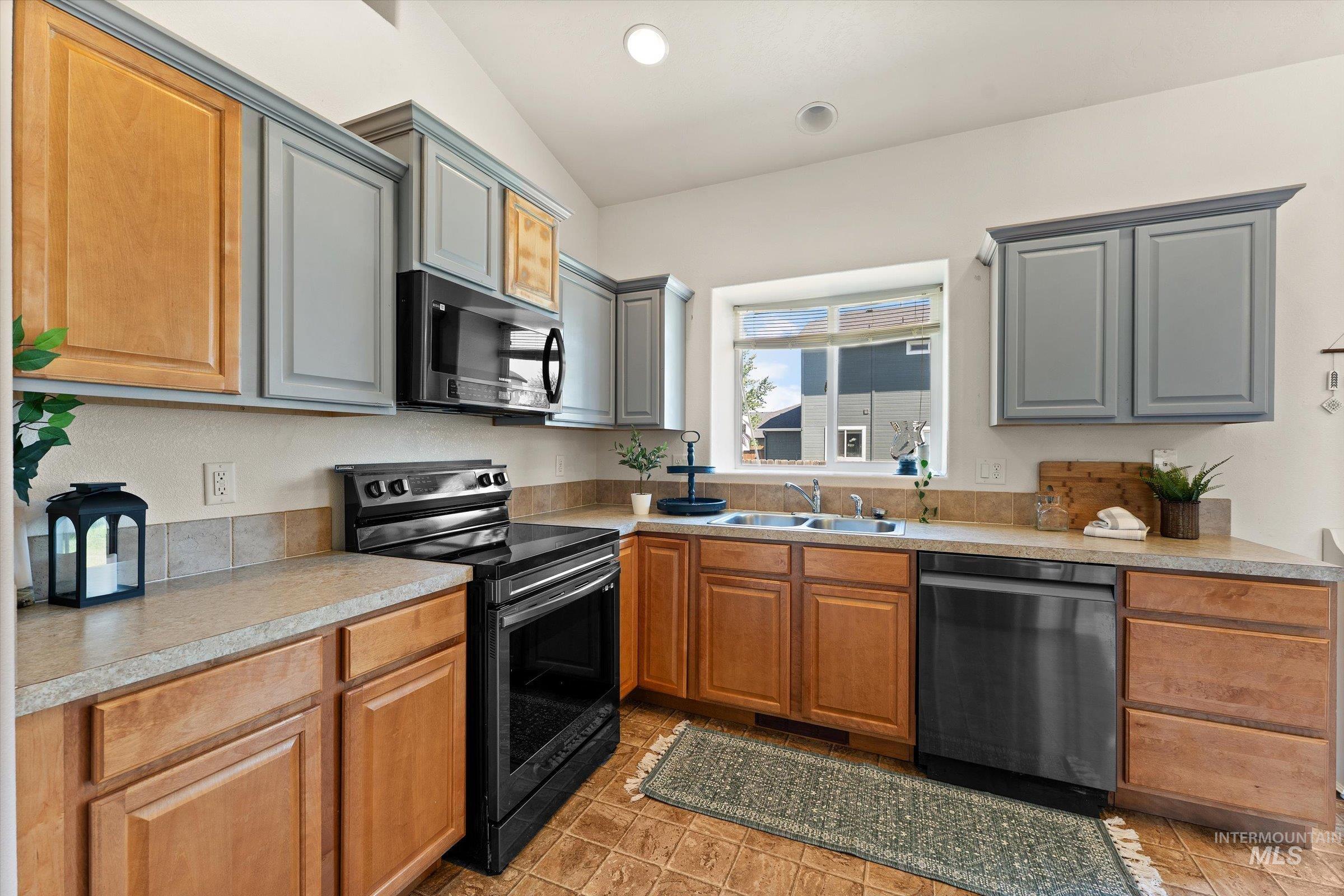 760 SW Josephine, Mountain Home, Idaho 83647, 3 Bedrooms, 2 Bathrooms, Residential For Sale, Price $343,000,MLS 98954767