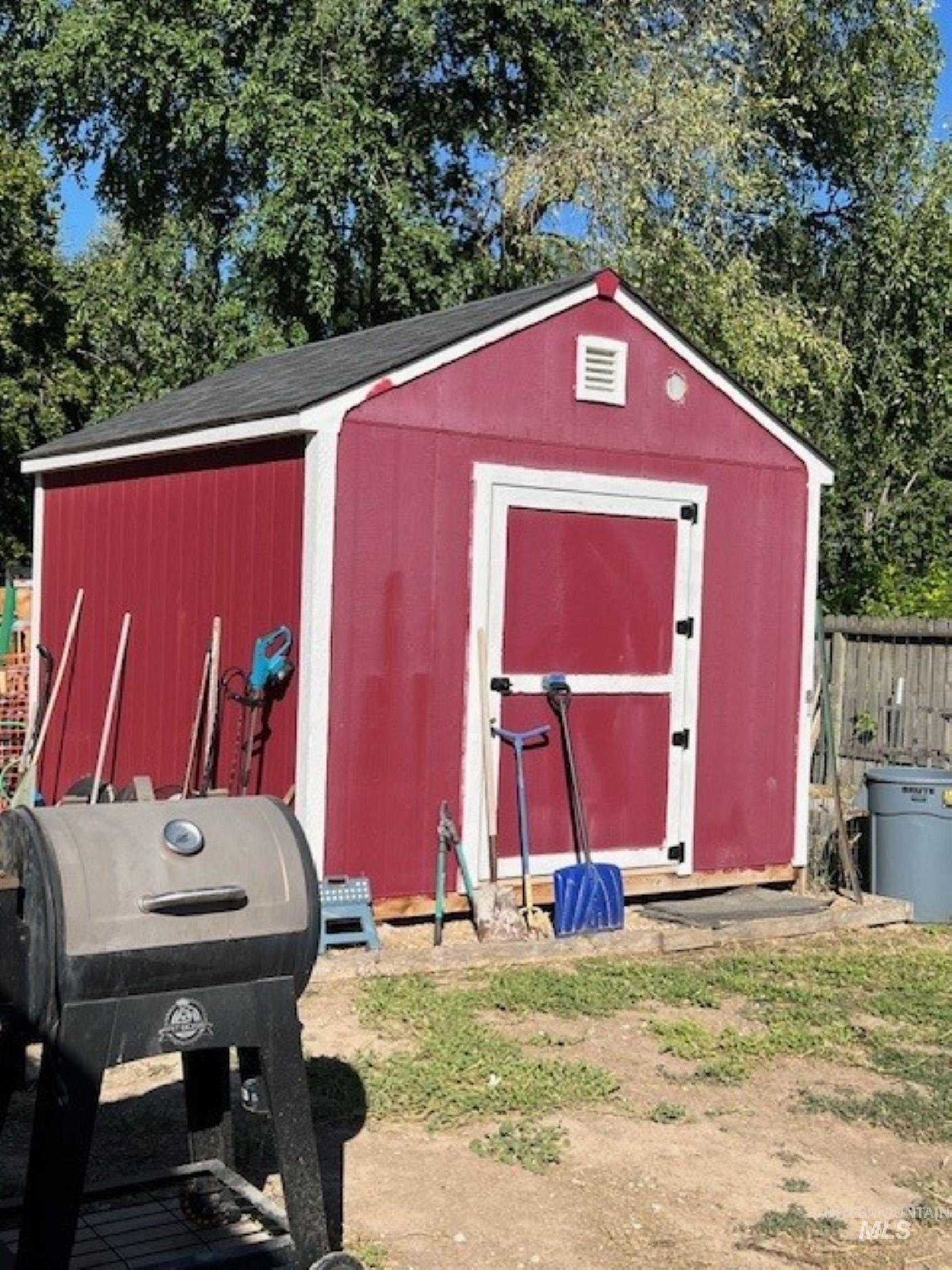 405 Live Oak Avenue, Marsing, Idaho 83639, 3 Bedrooms, 1 Bathroom, Residential For Sale, Price $300,000,MLS 98954877