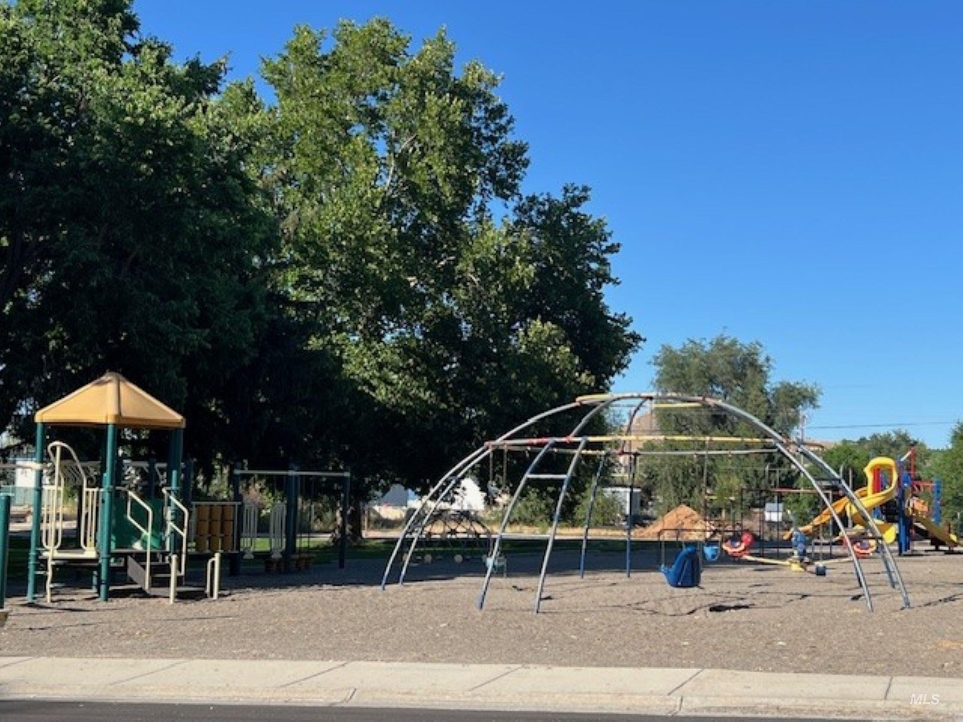 405 Live Oak Avenue, Marsing, Idaho 83639, 3 Bedrooms, 1 Bathroom, Residential For Sale, Price $300,000,MLS 98954877