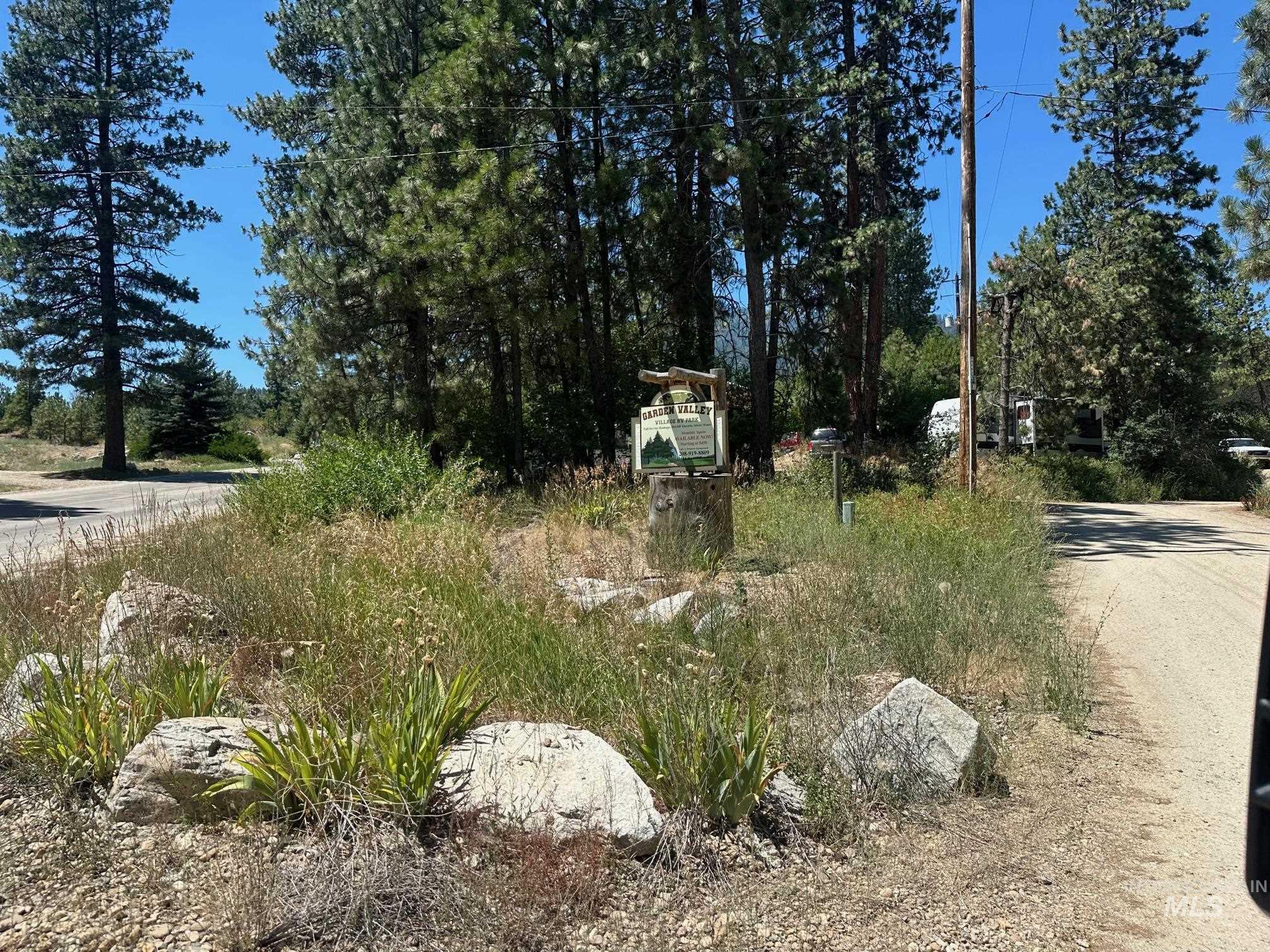 422 S Middlefork Rd., Crouch, Idaho 83622, Residential Income For Sale, Price $675,000,MLS 98954889