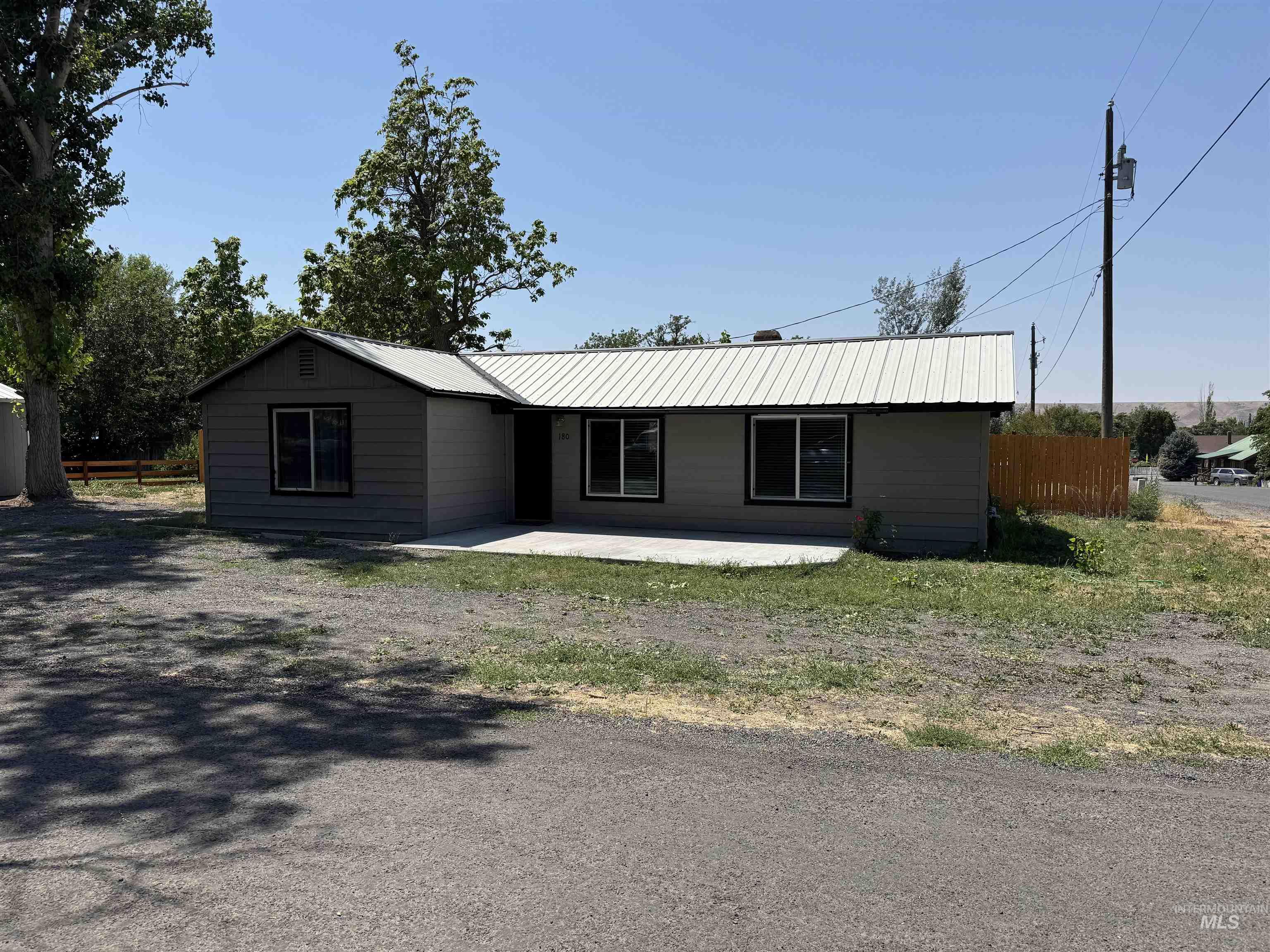 180 E South Street, Hagerman, Idaho 83332, 2 Bedrooms, 1 Bathroom, Residential For Sale, Price $199,000,MLS 98954894