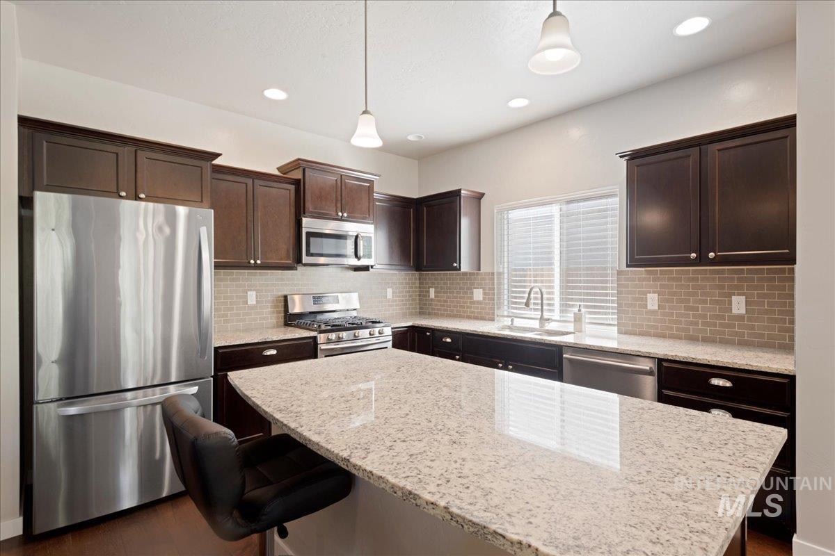 401 E Joshua Tree Dr, Meridian, Idaho 83646, 4 Bedrooms, 2.5 Bathrooms, Residential For Sale, Price $629,900,MLS 98955029