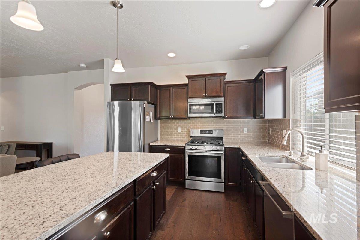 401 E Joshua Tree Dr, Meridian, Idaho 83646, 4 Bedrooms, 2.5 Bathrooms, Residential For Sale, Price $629,900,MLS 98955029