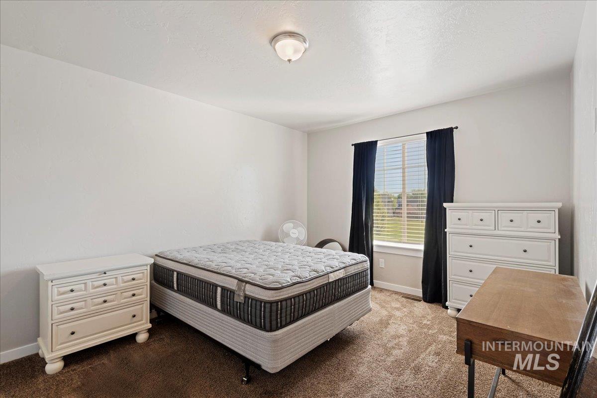 401 E Joshua Tree Dr, Meridian, Idaho 83646, 4 Bedrooms, 2.5 Bathrooms, Residential For Sale, Price $629,900,MLS 98955029