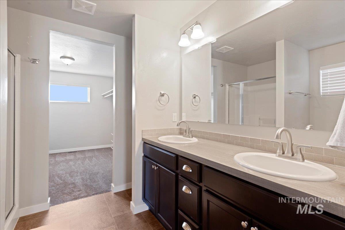 401 E Joshua Tree Dr, Meridian, Idaho 83646, 4 Bedrooms, 2.5 Bathrooms, Residential For Sale, Price $629,900,MLS 98955029