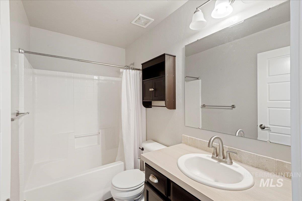 401 E Joshua Tree Dr, Meridian, Idaho 83646, 4 Bedrooms, 2.5 Bathrooms, Residential For Sale, Price $629,900,MLS 98955029