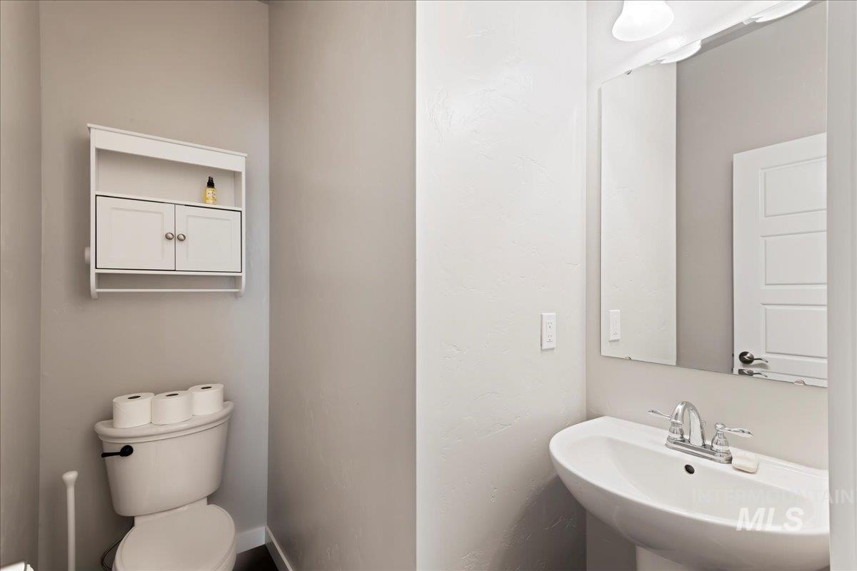 401 E Joshua Tree Dr, Meridian, Idaho 83646, 4 Bedrooms, 2.5 Bathrooms, Residential For Sale, Price $629,900,MLS 98955029