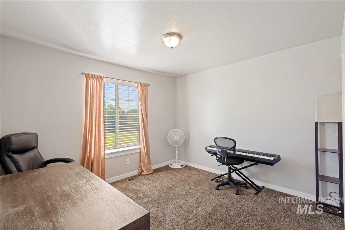 401 E Joshua Tree Dr, Meridian, Idaho 83646, 4 Bedrooms, 2.5 Bathrooms, Residential For Sale, Price $629,900,MLS 98955029