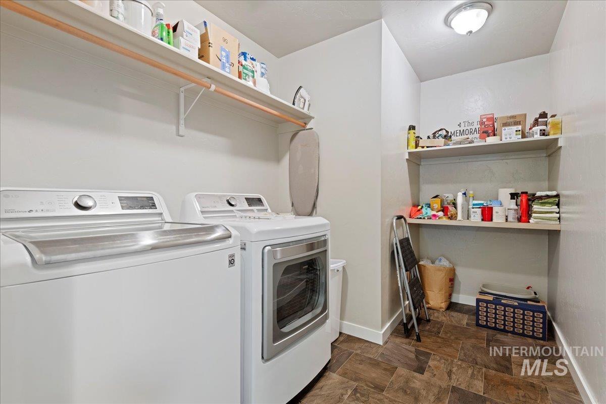 401 E Joshua Tree Dr, Meridian, Idaho 83646, 4 Bedrooms, 2.5 Bathrooms, Residential For Sale, Price $629,900,MLS 98955029