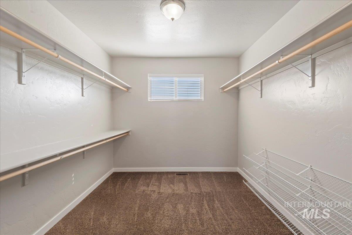 401 E Joshua Tree Dr, Meridian, Idaho 83646, 4 Bedrooms, 2.5 Bathrooms, Residential For Sale, Price $629,900,MLS 98955029