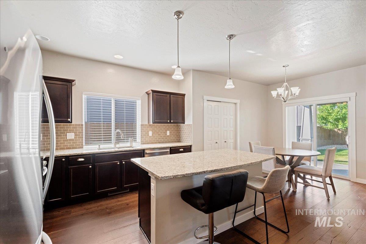 401 E Joshua Tree Dr, Meridian, Idaho 83646, 4 Bedrooms, 2.5 Bathrooms, Residential For Sale, Price $629,900,MLS 98955029