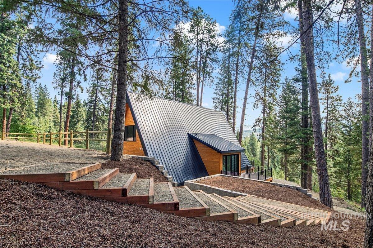 7 Moonglow Cir, Garden Valley, Idaho 83622, 2 Bedrooms, 2 Bathrooms, Residential For Sale, Price $725,000,MLS 98955061