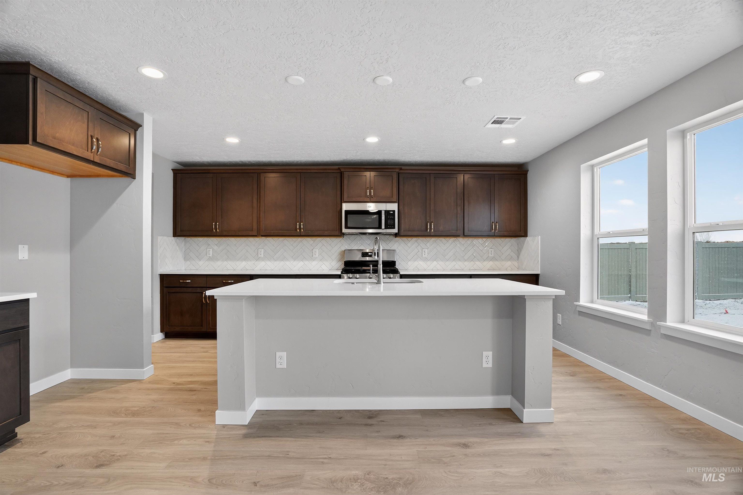 1585 SW Silverstone Ave, Mountain Home, Idaho 83647, 3 Bedrooms, 2.5 Bathrooms, Residential For Sale, Price $439,990,MLS 98955145