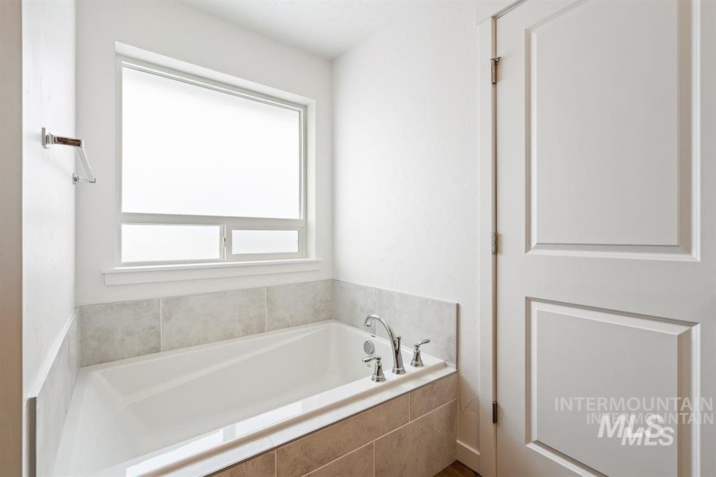 1590 SW Witt, Mountain Home, Idaho 83647, 4 Bedrooms, 3 Bathrooms, Residential For Sale, Price $466,889,MLS 98955147