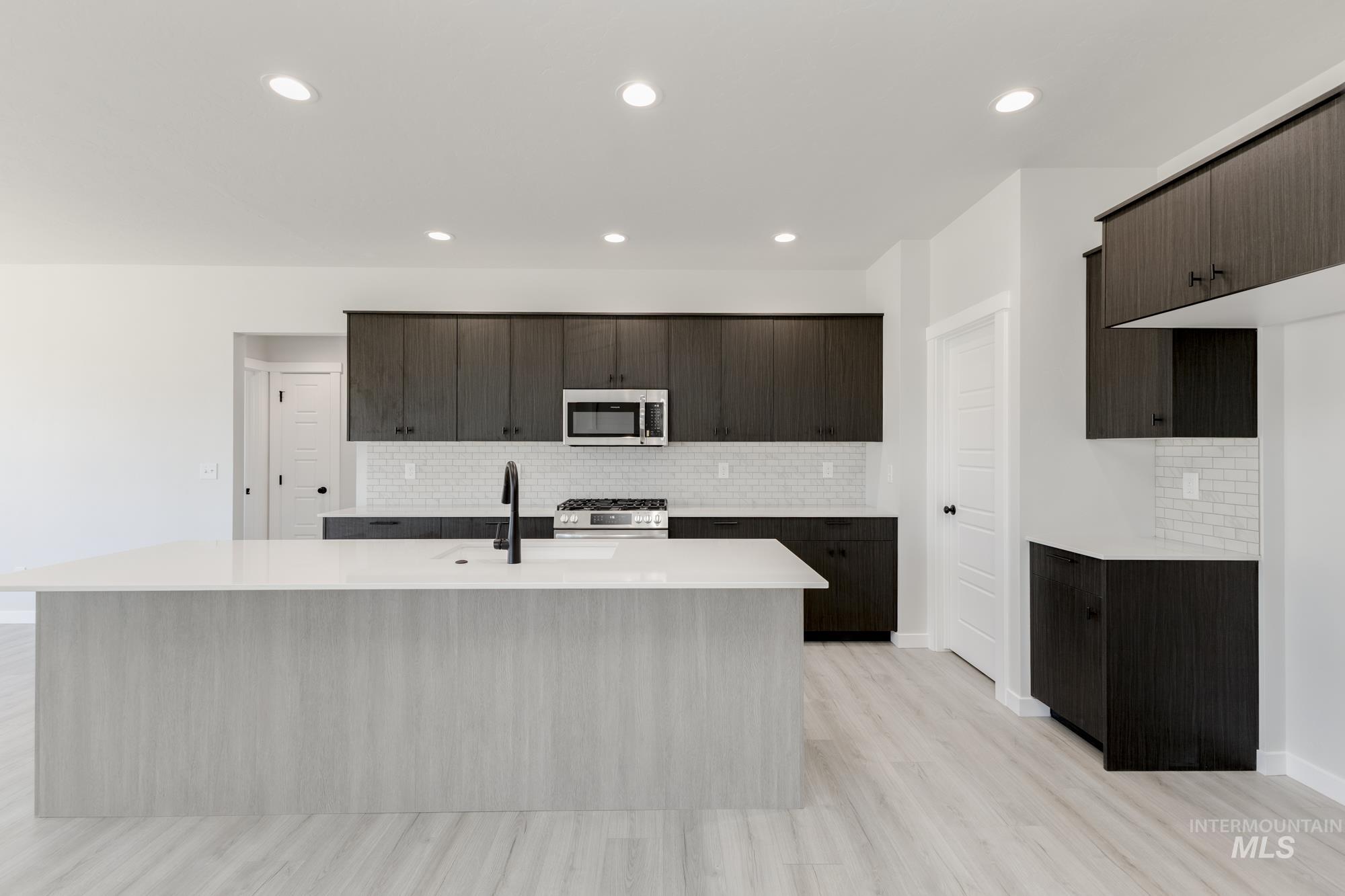 2355 N Carly Ave, Star, Idaho 83669, 4 Bedrooms, 2 Bathrooms, Residential For Sale, Price $564,990,MLS 98955235