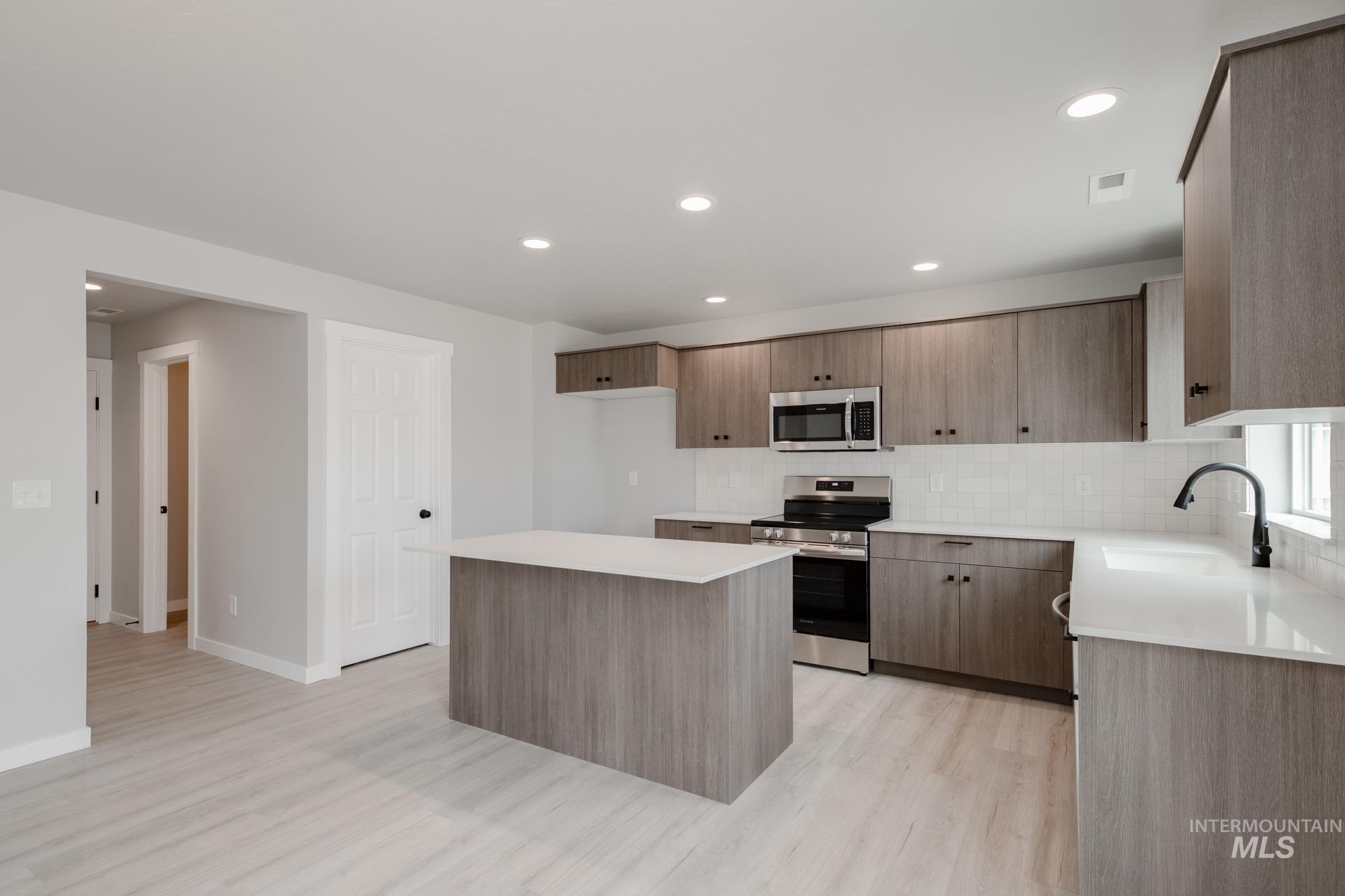 19369 Schooner Ave, Caldwell, Idaho 83605, 4 Bedrooms, 2.5 Bathrooms, Residential For Sale, Price $429,990,MLS 98955242