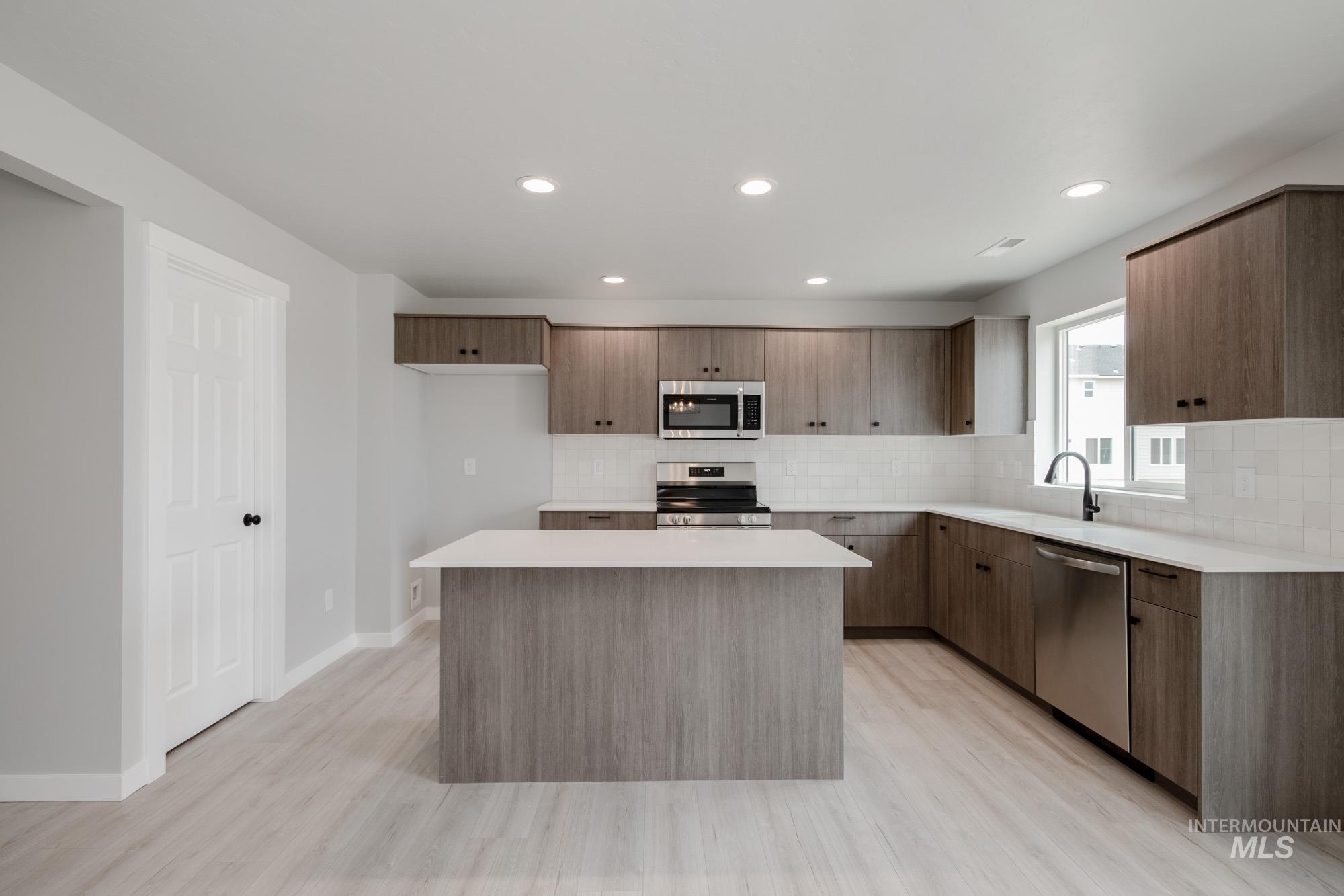 19369 Schooner Ave, Caldwell, Idaho 83605, 4 Bedrooms, 2.5 Bathrooms, Residential For Sale, Price $429,990,MLS 98955242