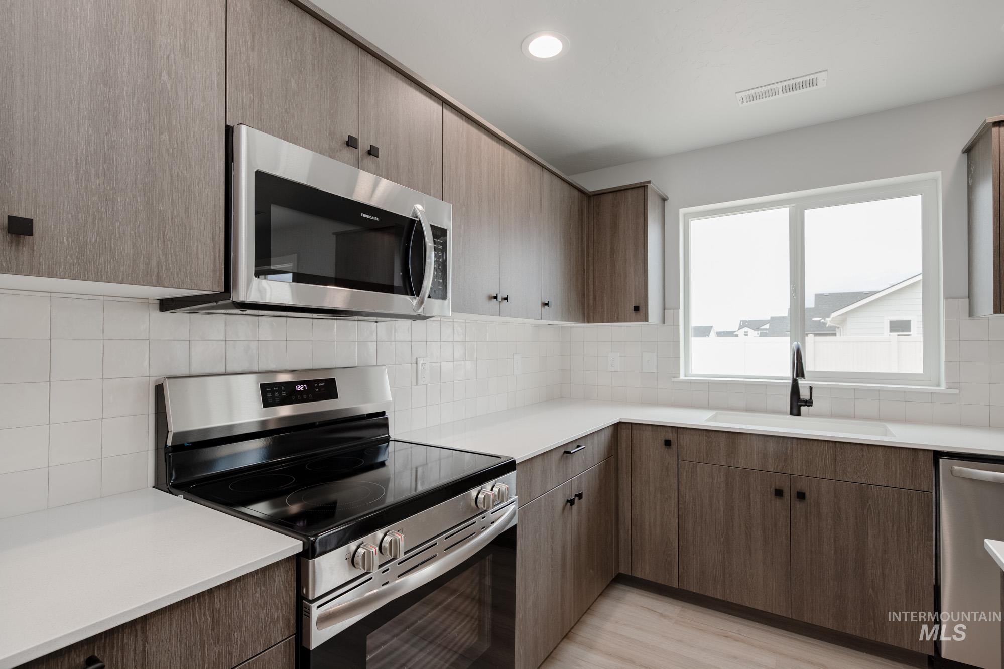 19369 Schooner Ave, Caldwell, Idaho 83605, 4 Bedrooms, 2.5 Bathrooms, Residential For Sale, Price $429,990,MLS 98955242