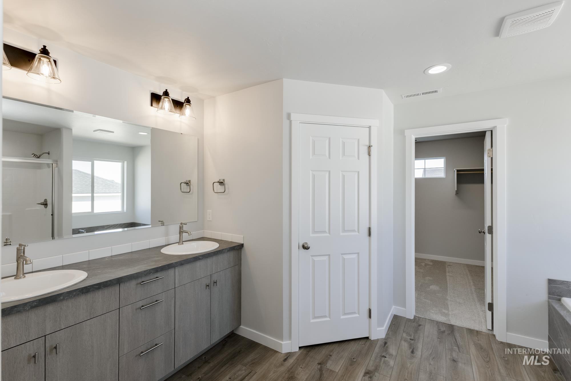 660 W Striped Owl St, Kuna, Idaho 83634, 4 Bedrooms, 3 Bathrooms, Residential For Sale, Price $579,990,MLS 98955246