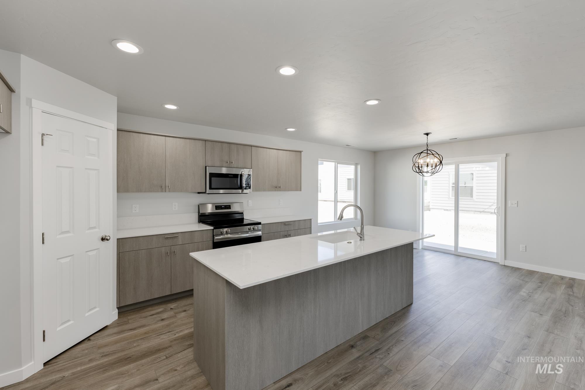 660 W Striped Owl St, Kuna, Idaho 83634, 4 Bedrooms, 3 Bathrooms, Residential For Sale, Price $579,990,MLS 98955246