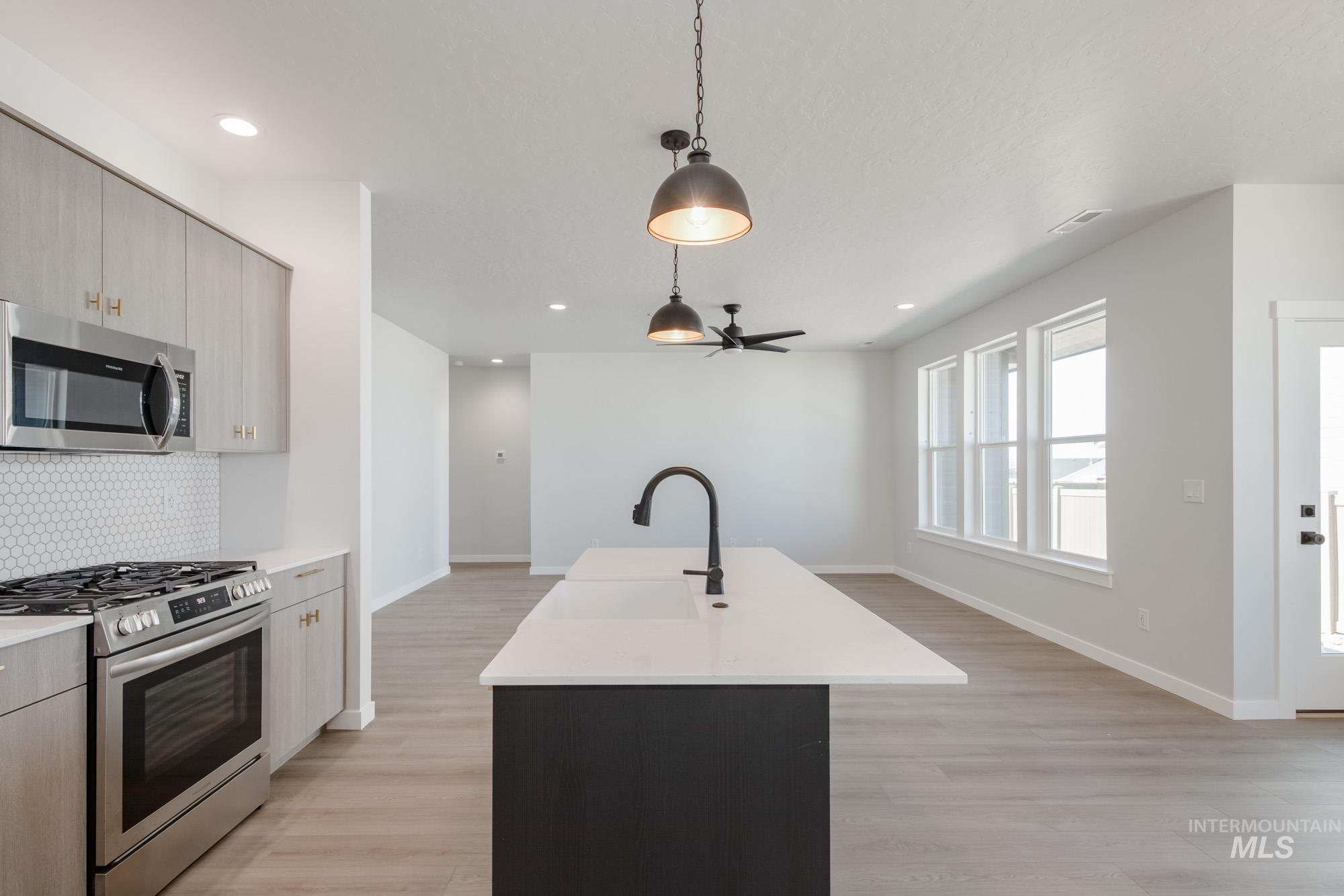 6403 S Sunfish Ave, Boise, Idaho 83709, 3 Bedrooms, 2 Bathrooms, Residential For Sale, Price $594,990,MLS 98955257