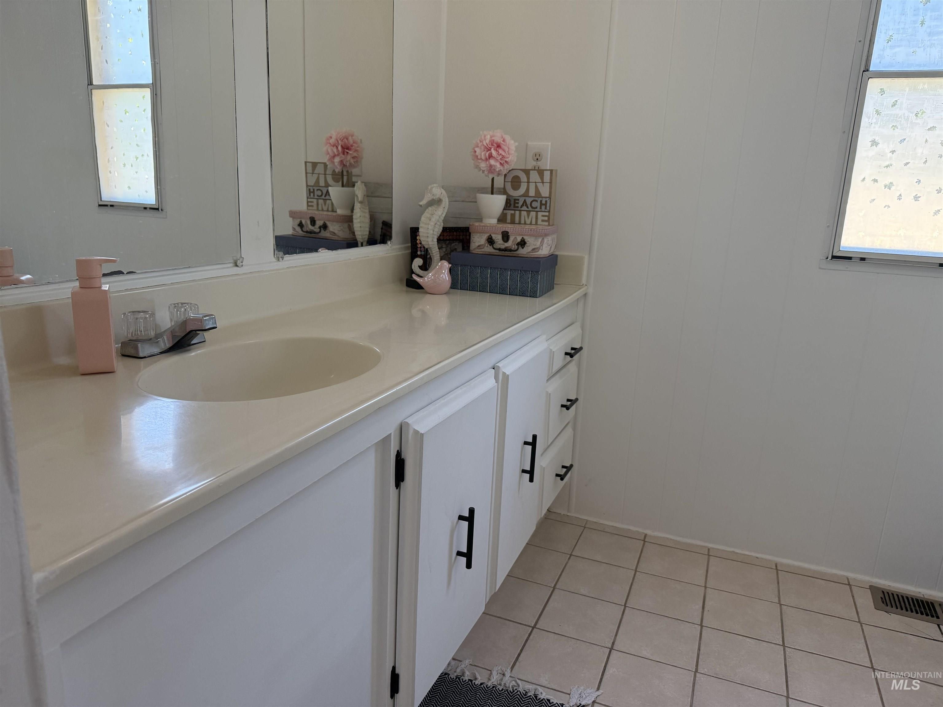 605 N Almon St., Moscow, Idaho 83843, 3 Bedrooms, 2 Bathrooms, Residential For Sale, Price $85,000,MLS 98955281