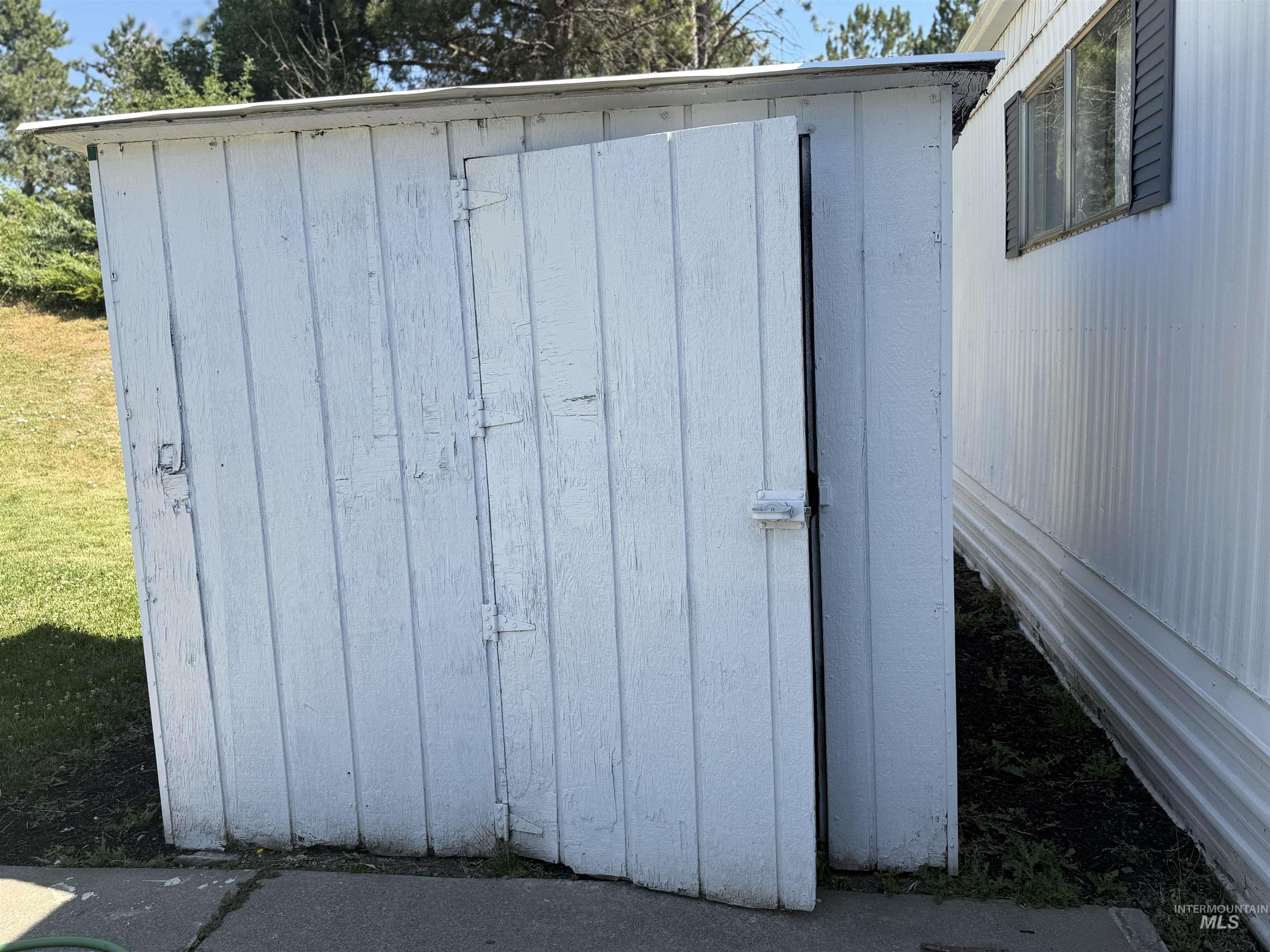 605 N Almon St., Moscow, Idaho 83843, 3 Bedrooms, 2 Bathrooms, Residential For Sale, Price $85,000,MLS 98955281