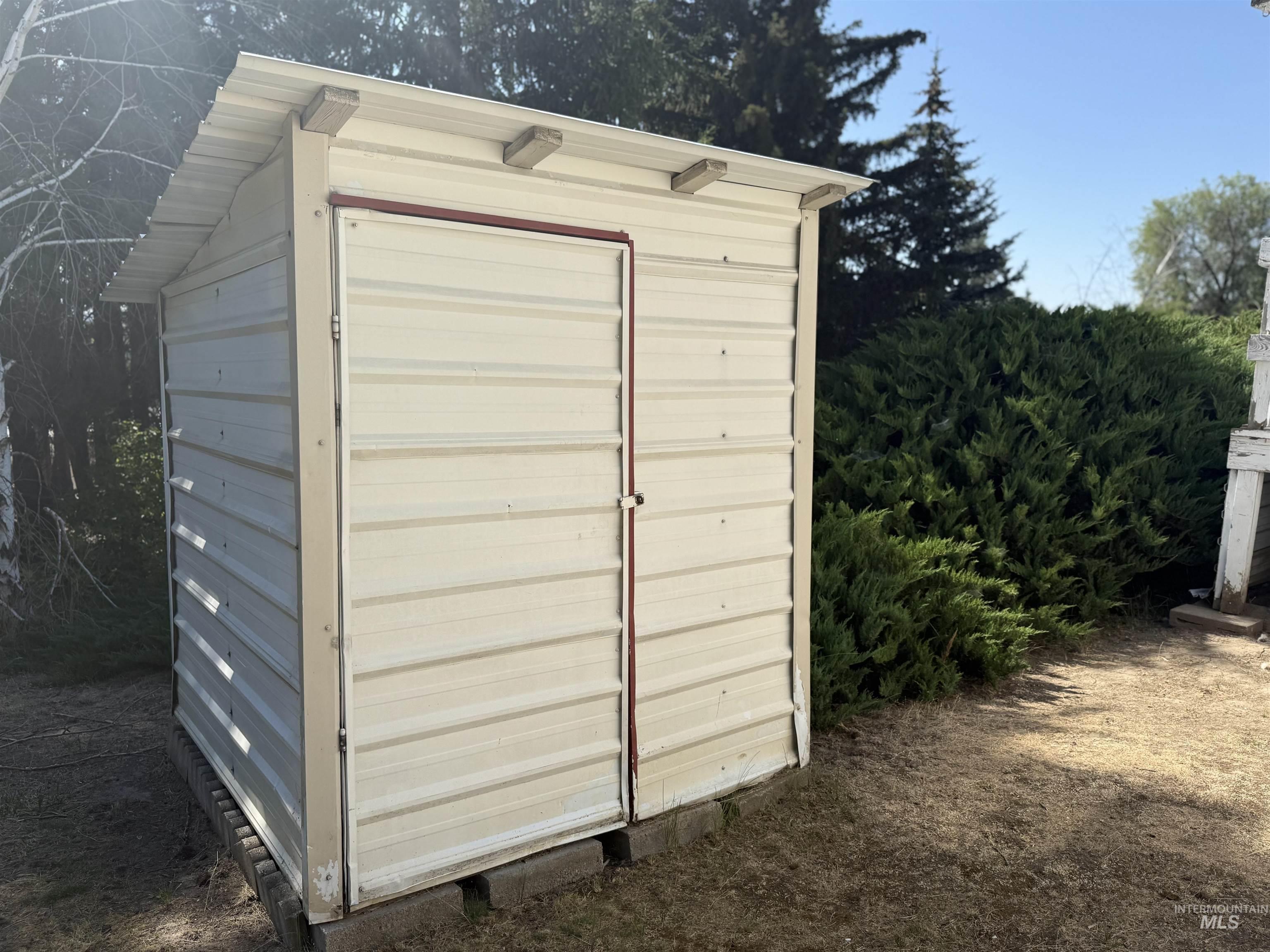 605 N Almon St., Moscow, Idaho 83843, 3 Bedrooms, 2 Bathrooms, Residential For Sale, Price $85,000,MLS 98955281