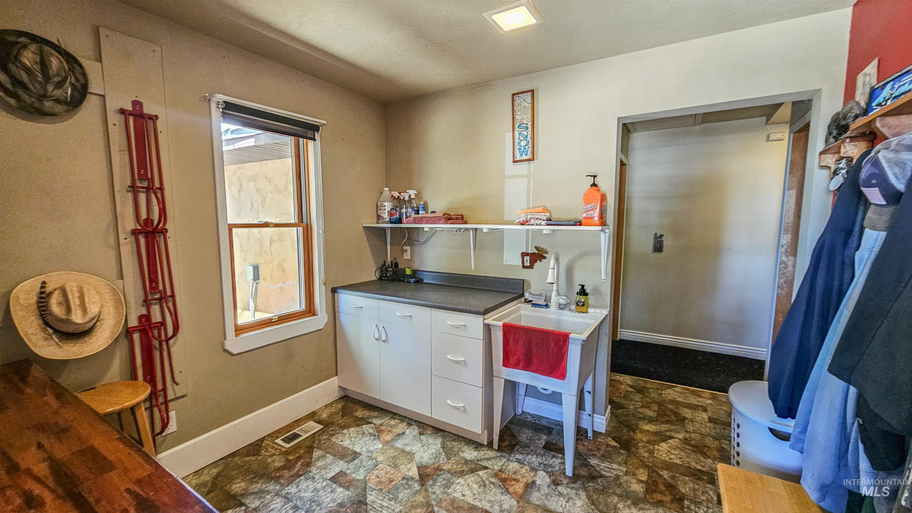 3382 Hwy 21, Boise, Idaho 83716, 3 Bedrooms, 3 Bathrooms, Residential For Sale, Price $675,000,MLS 98955285