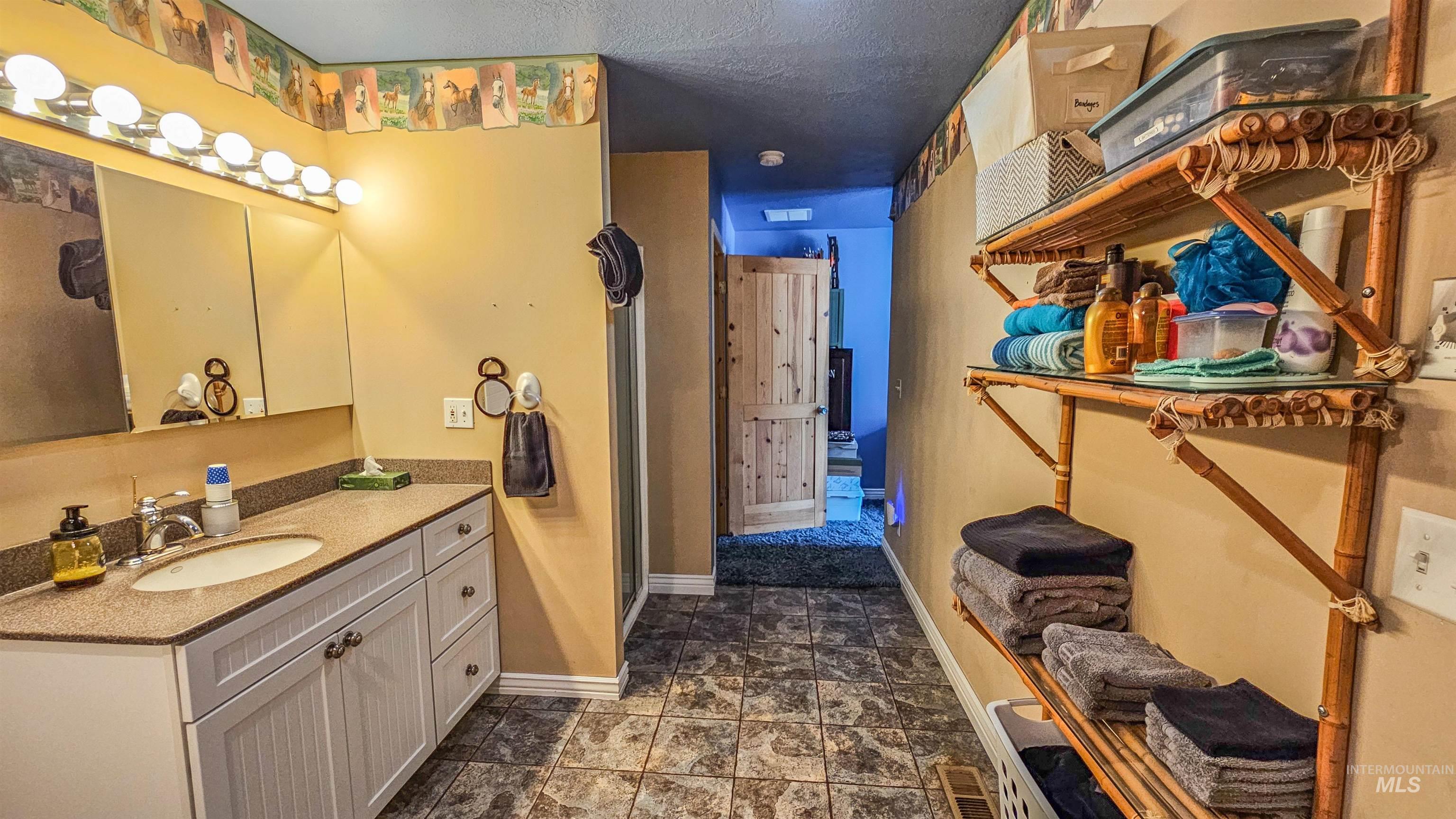 3382 Hwy 21, Boise, Idaho 83716, 3 Bedrooms, 3 Bathrooms, Residential For Sale, Price $675,000,MLS 98955285