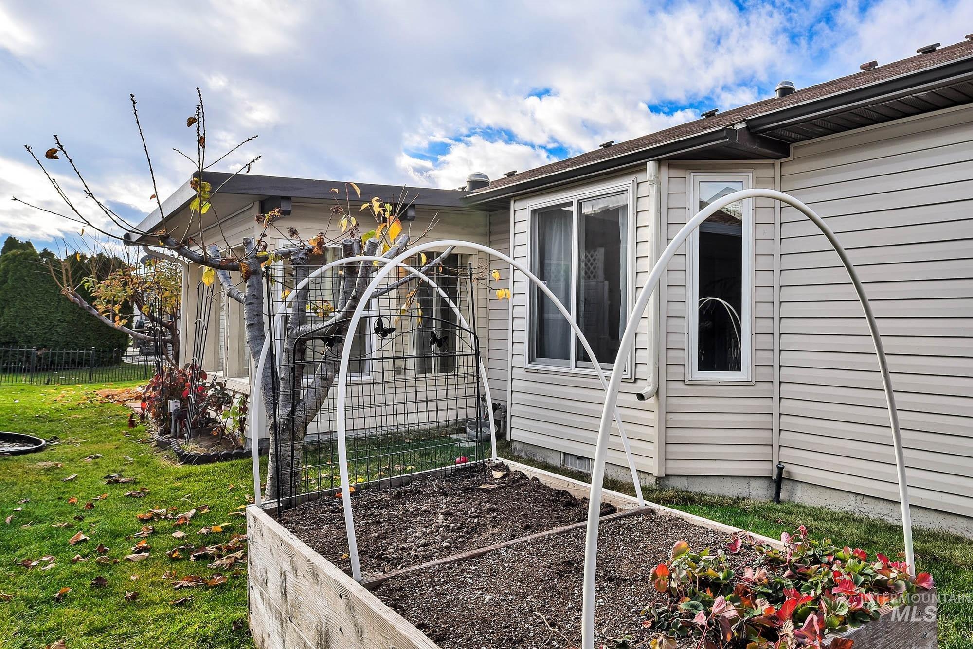 432 N David Frost St, Nampa, Idaho 83651, 3 Bedrooms, 2 Bathrooms, Residential For Sale, Price $299,000,MLS 98955307