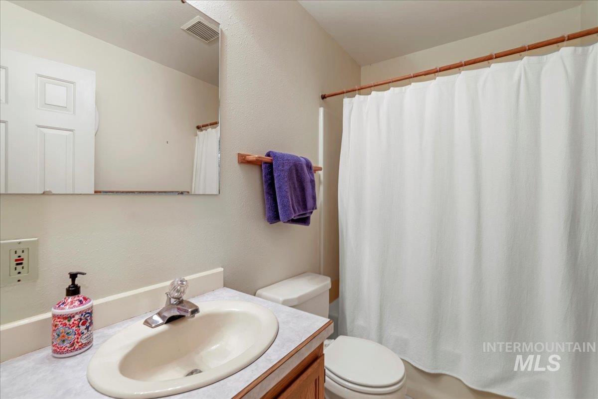 355 Elm St N, Twin Falls, Idaho 83301, 2 Bedrooms, 2 Bathrooms, Residential For Sale, Price $244,000,MLS 98955327