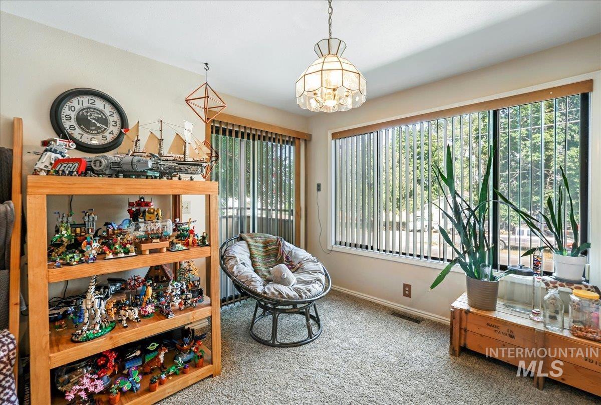 355 Elm St N, Twin Falls, Idaho 83301, 2 Bedrooms, 2 Bathrooms, Residential For Sale, Price $244,000,MLS 98955327