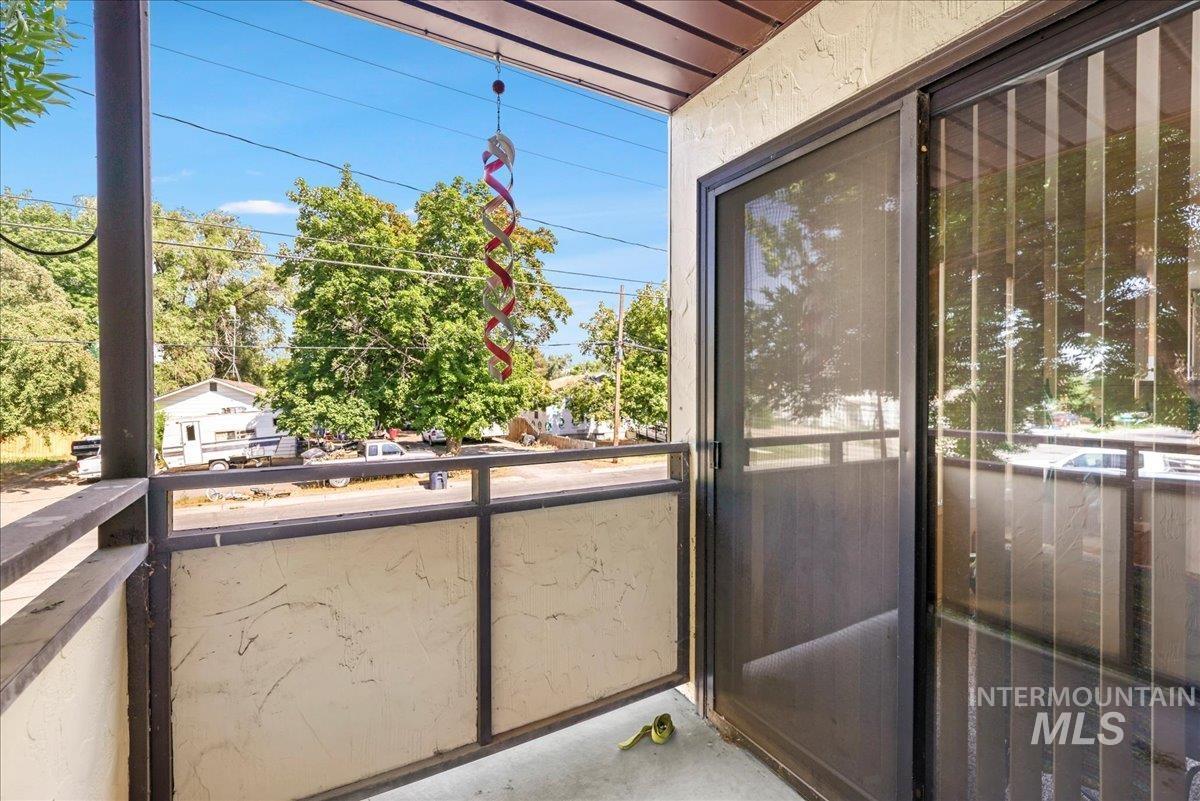 355 Elm St N, Twin Falls, Idaho 83301, 2 Bedrooms, 2 Bathrooms, Residential For Sale, Price $244,000,MLS 98955327