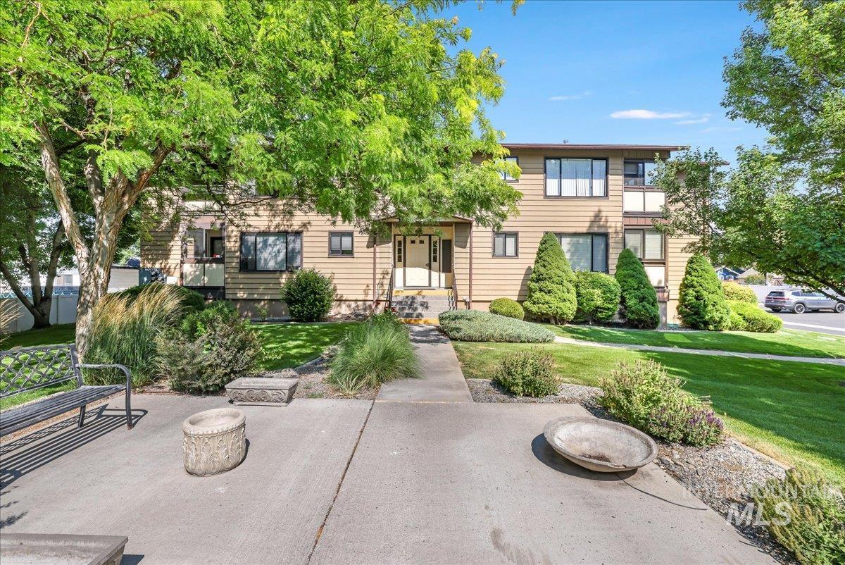 355 Elm St N, Twin Falls, Idaho 83301, 2 Bedrooms, 2 Bathrooms, Residential For Sale, Price $244,000,MLS 98955327