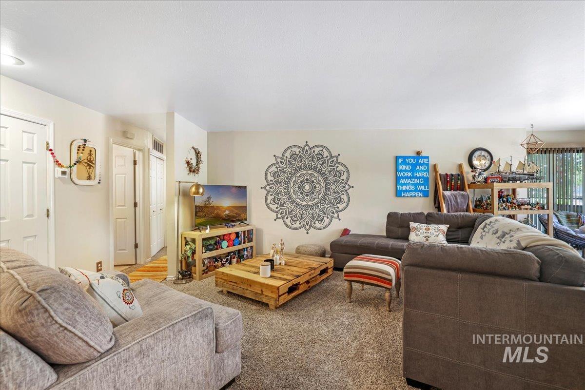 355 Elm St N, Twin Falls, Idaho 83301, 2 Bedrooms, 2 Bathrooms, Residential For Sale, Price $244,000,MLS 98955327