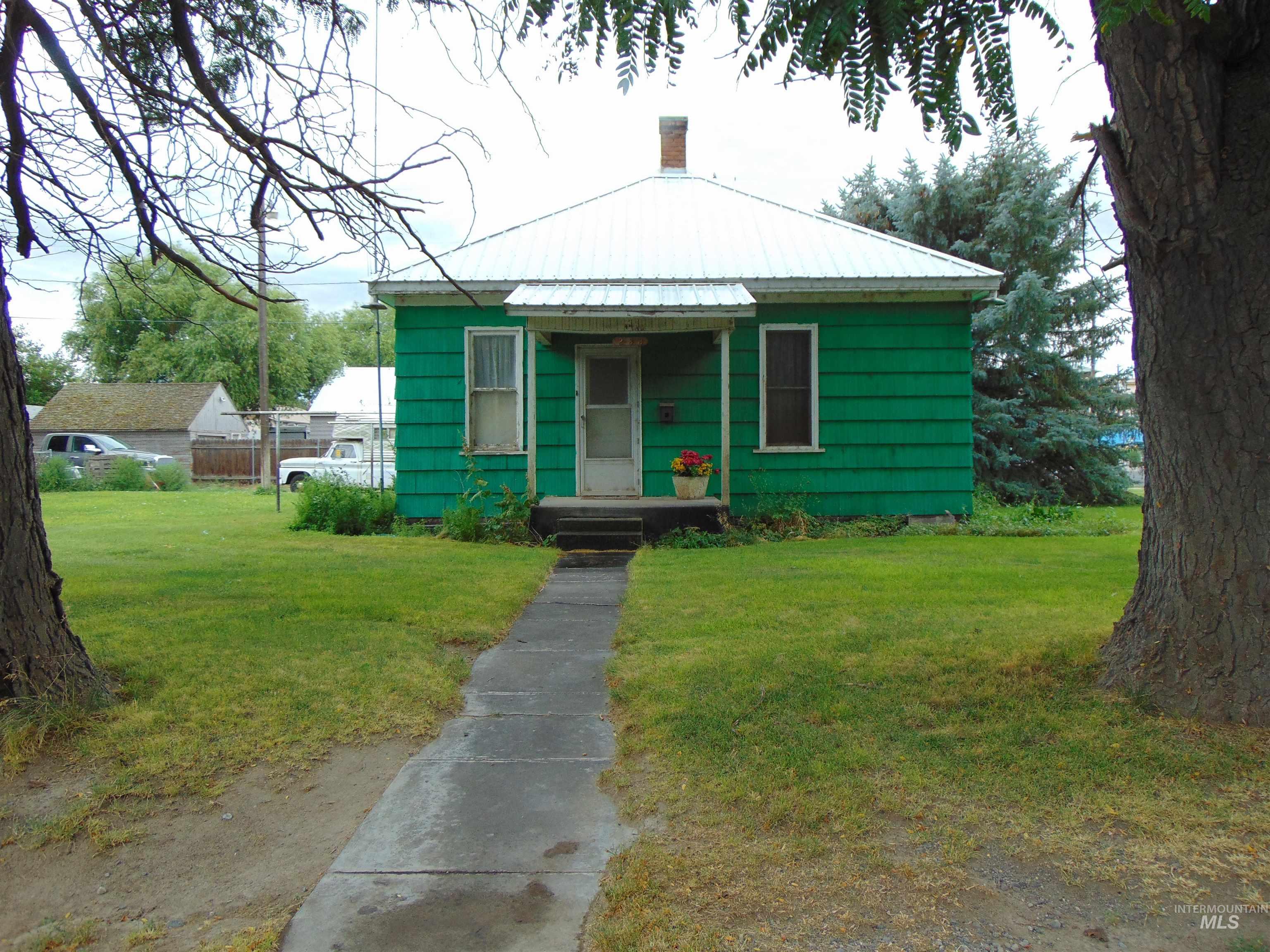 233 Glenn Street, Vale, Oregon 97918, 2 Bedrooms, 1 Bathroom, Residential For Sale, Price $160,000,MLS 98955417
