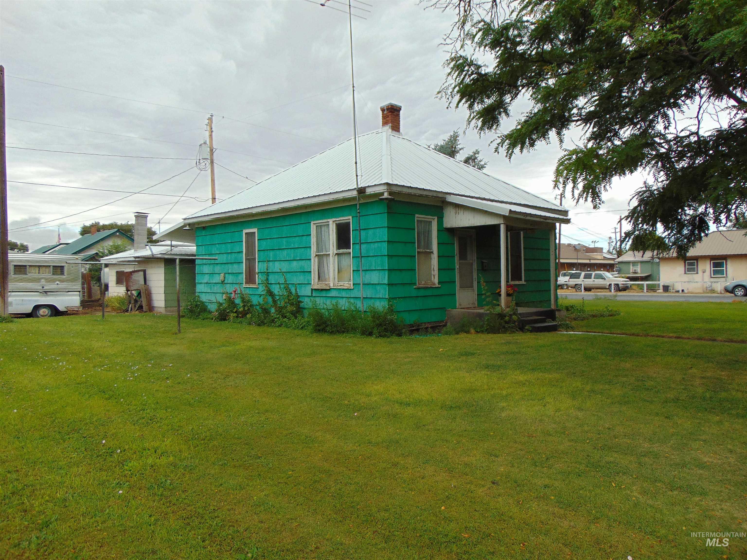 233 Glenn Street, Vale, Oregon 97918, 2 Bedrooms, 1 Bathroom, Residential For Sale, Price $160,000,MLS 98955417