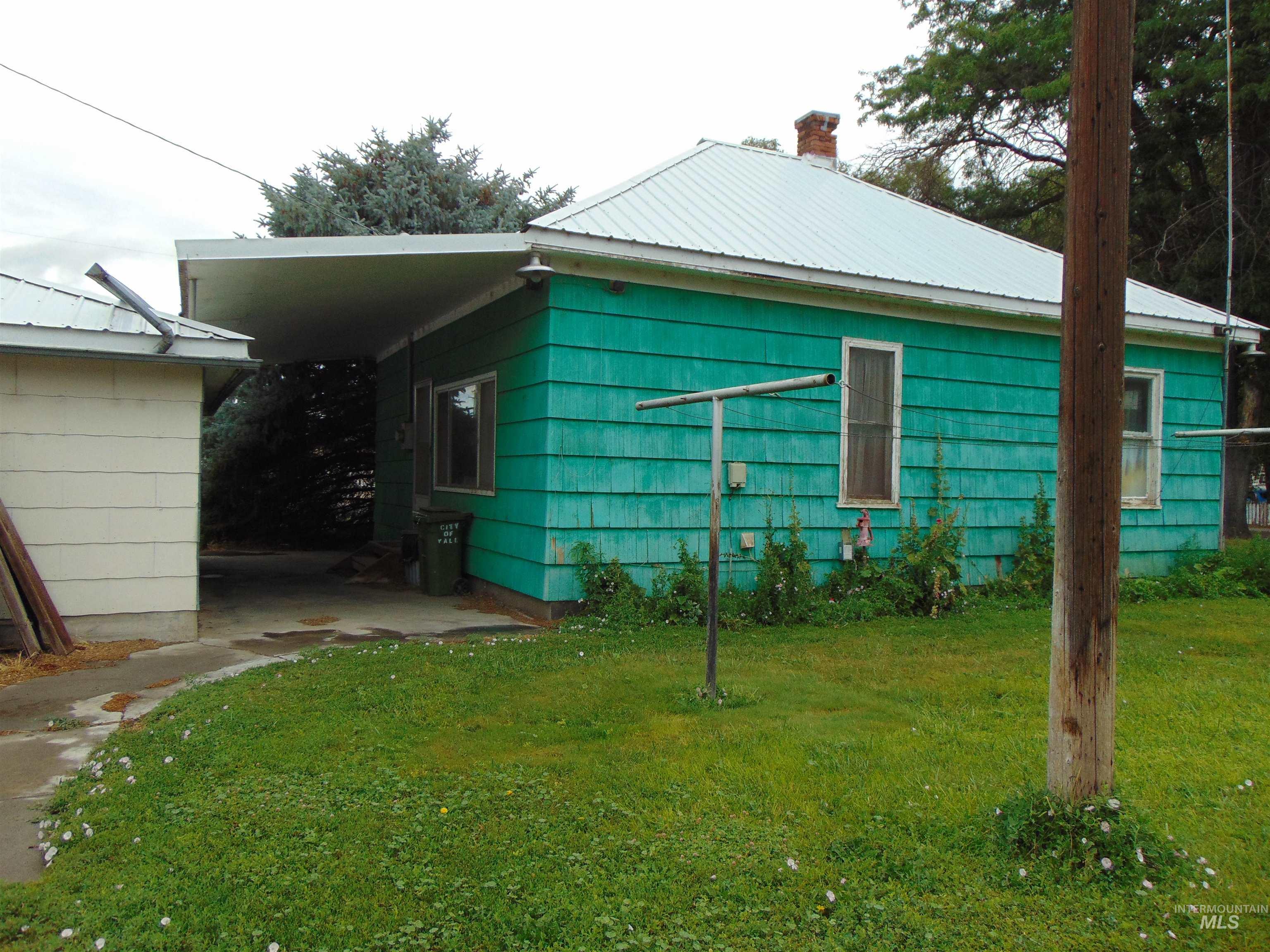 233 Glenn Street, Vale, Oregon 97918, 2 Bedrooms, 1 Bathroom, Residential For Sale, Price $160,000,MLS 98955417