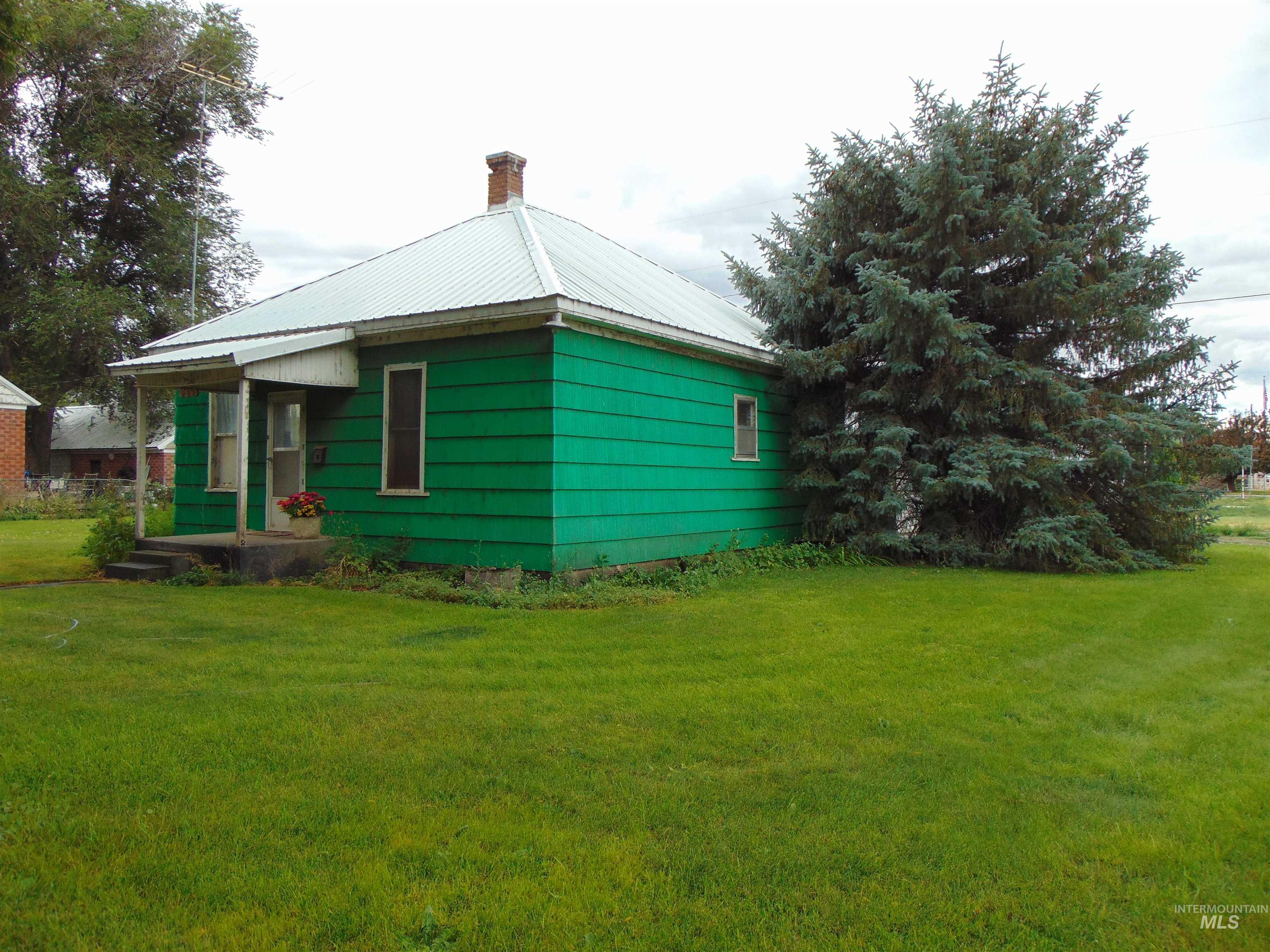 233 Glenn Street, Vale, Oregon 97918, 2 Bedrooms, 1 Bathroom, Residential For Sale, Price $160,000,MLS 98955417