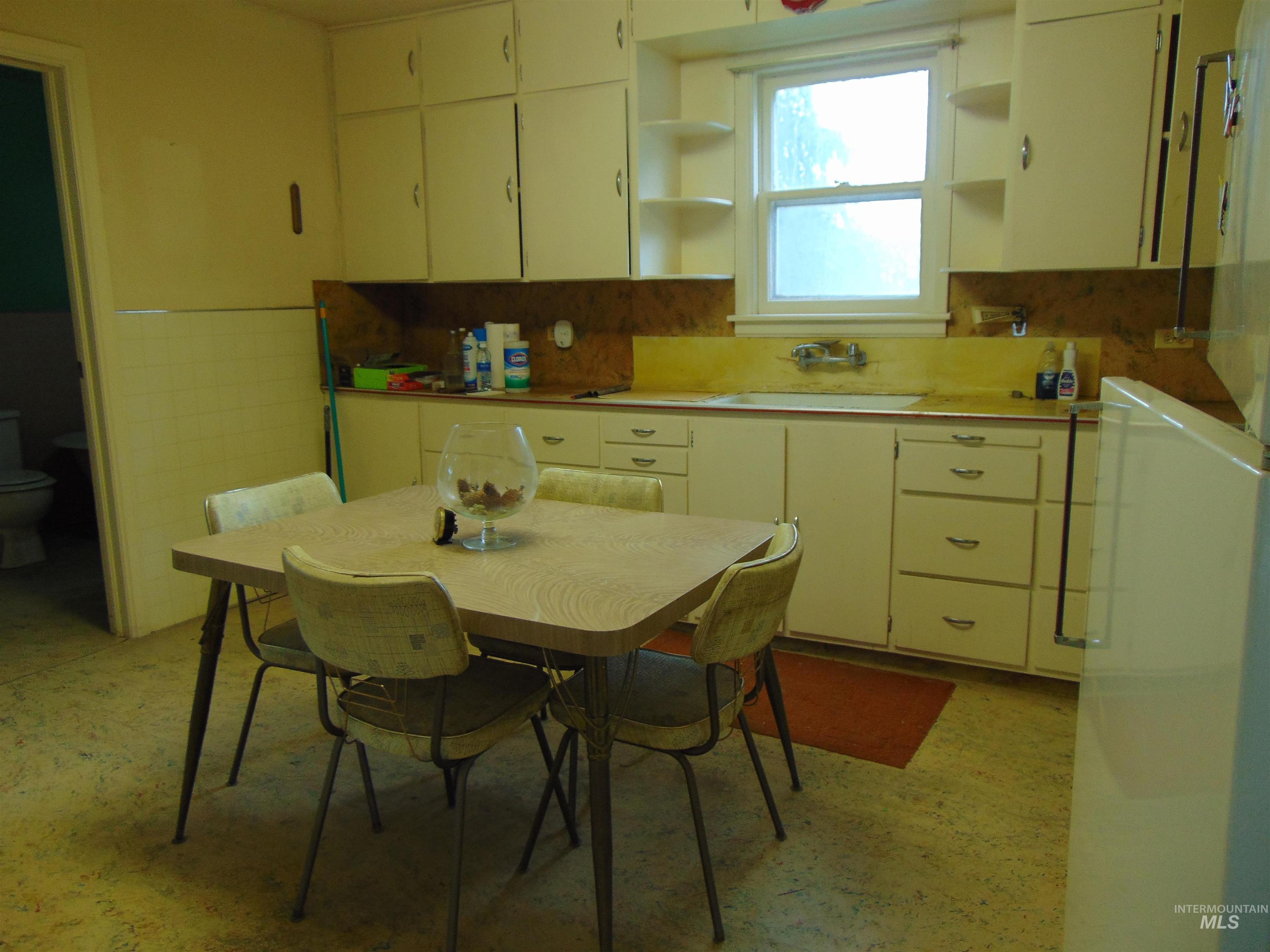 233 Glenn Street, Vale, Oregon 97918, 2 Bedrooms, 1 Bathroom, Residential For Sale, Price $160,000,MLS 98955417