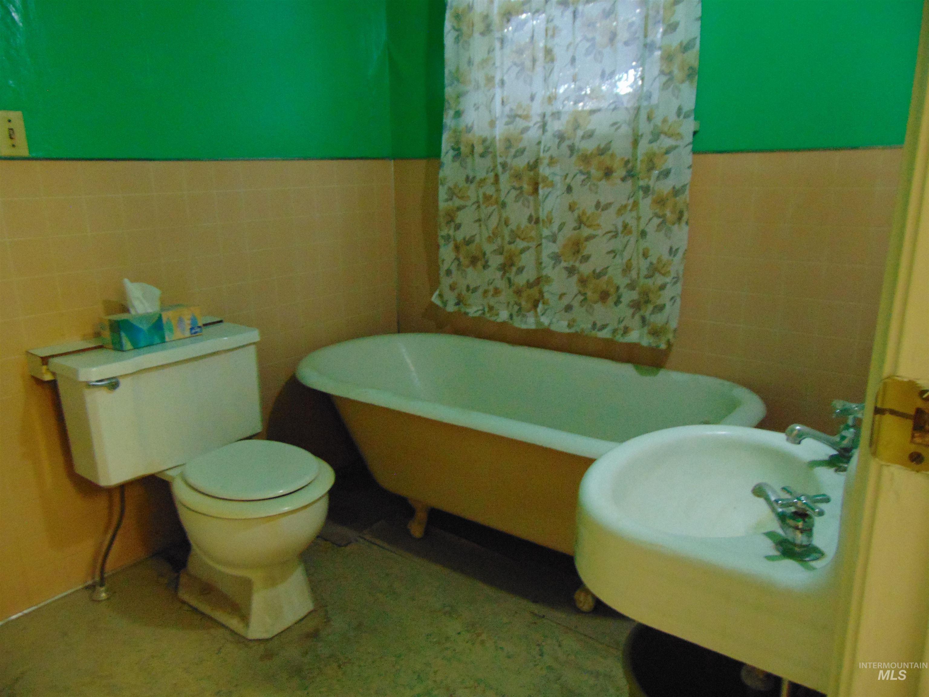 233 Glenn Street, Vale, Oregon 97918, 2 Bedrooms, 1 Bathroom, Residential For Sale, Price $160,000,MLS 98955417