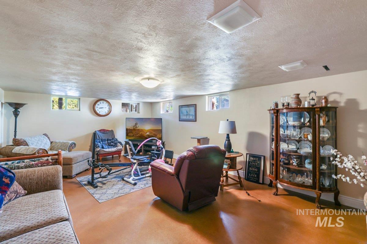 1801 Y Street, Heyburn, Idaho 83336, 9 Bedrooms, 7 Bathrooms, Residential For Sale, Price $1,399,000,MLS 98955433