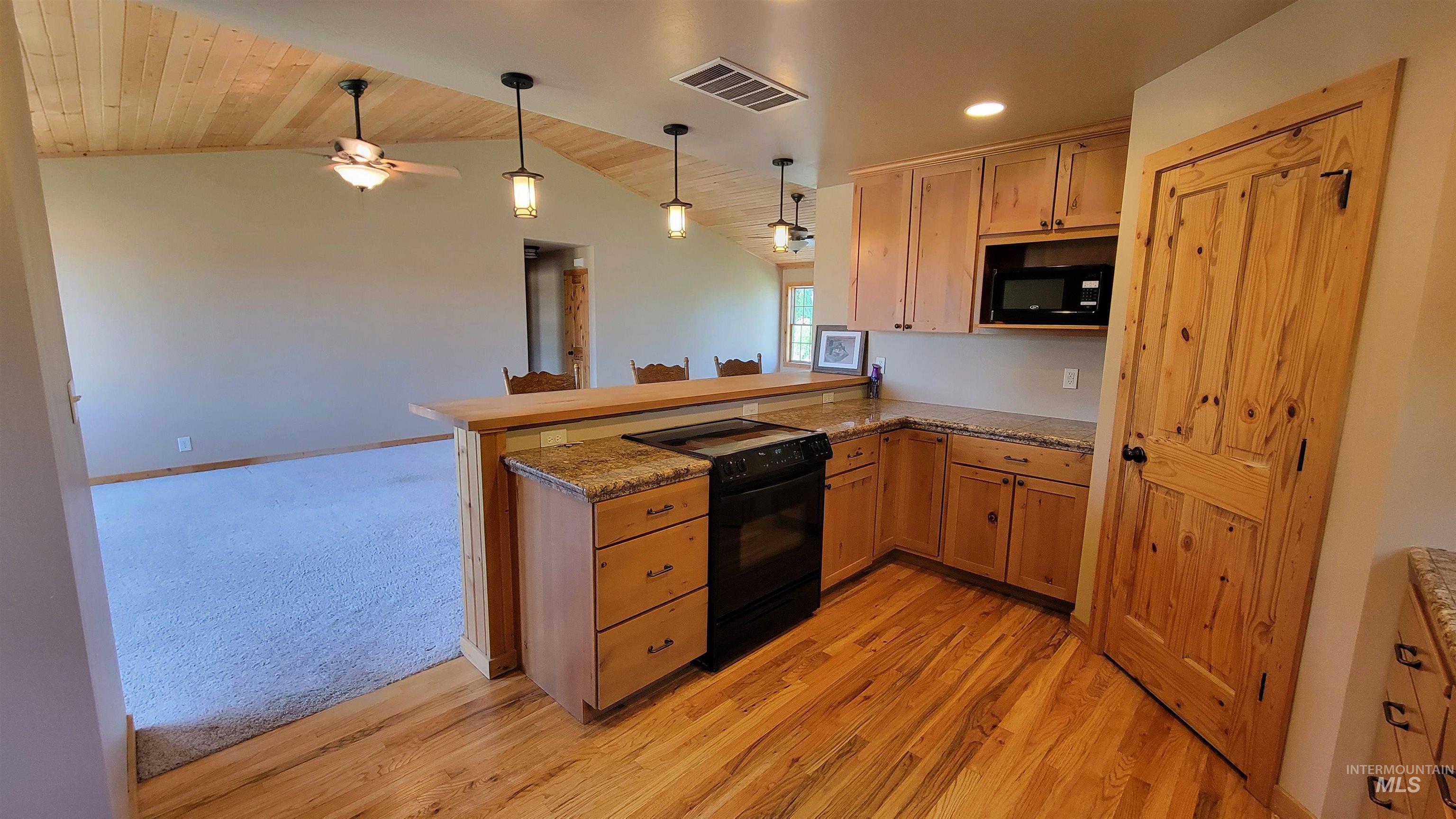 3696 N 4425 E, Murtaugh, Idaho 83344, 3 Bedrooms, 3 Bathrooms, Residential For Sale, Price $634,995,MLS 98955456
