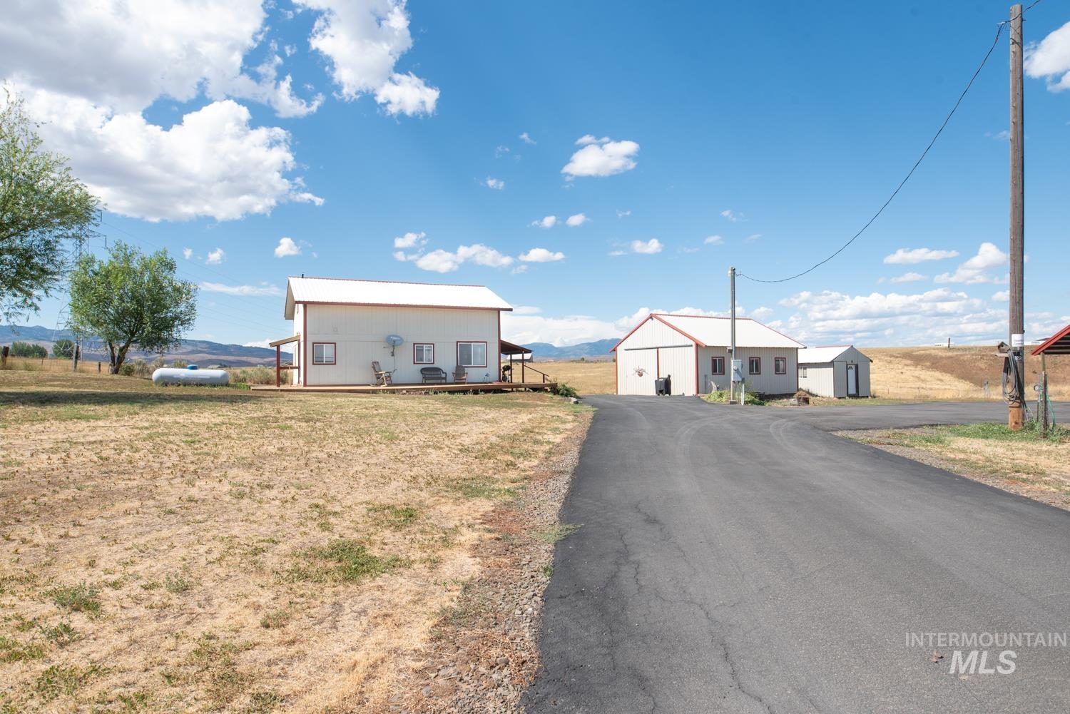 2240 Waite Rd., Midvale, Idaho 83645, 3 Bedrooms, 2 Bathrooms, Residential For Sale, Price $395,000,MLS 98955527