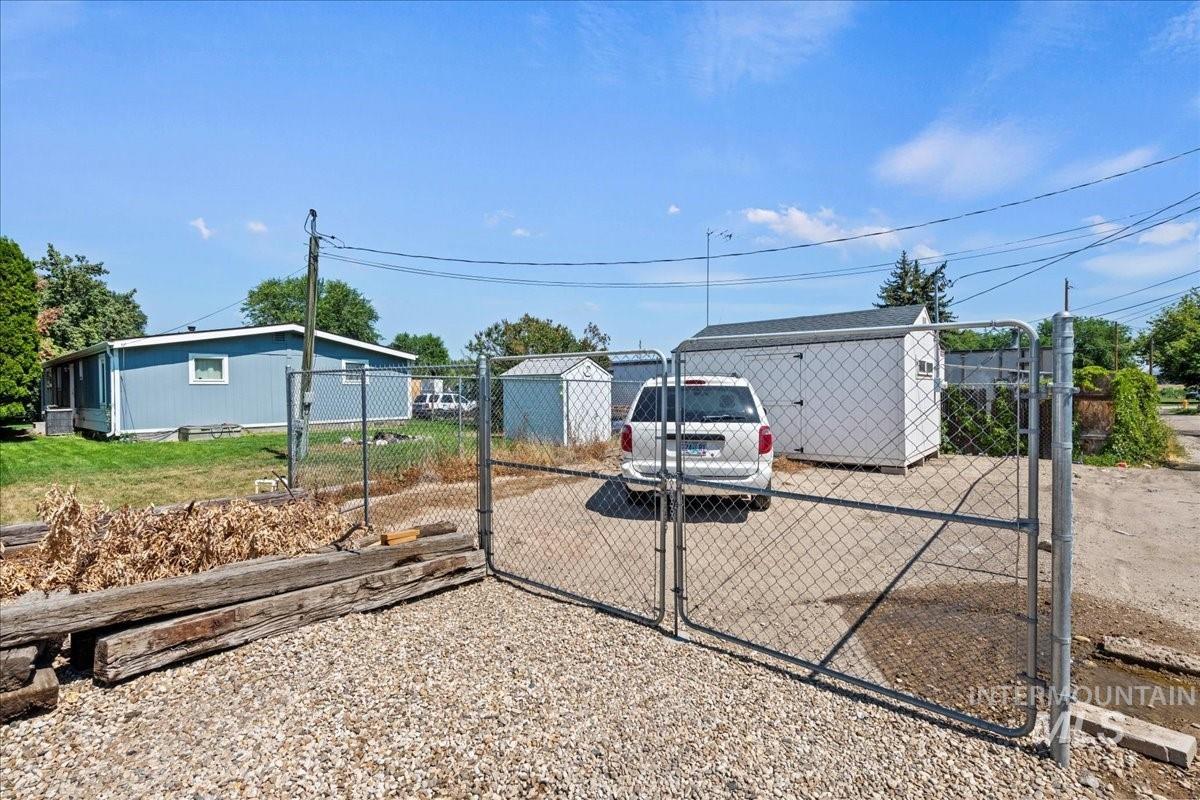 912 4th Ave N, Nampa, Idaho 83687, 9 Bedrooms, 6 Bathrooms, Residential For Sale, Price $825,000,MLS 98955531