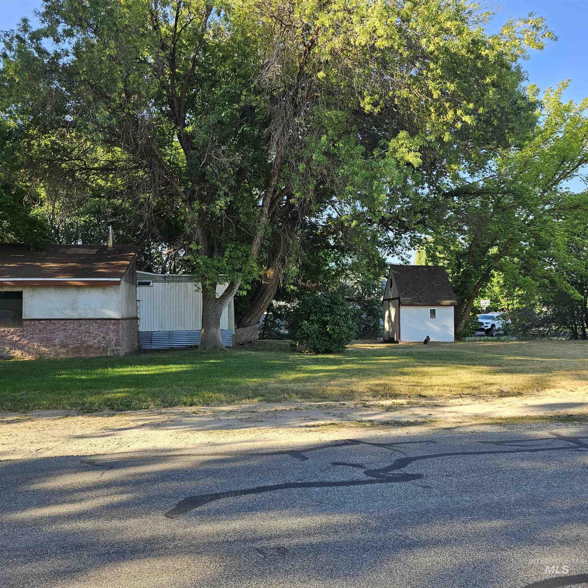 2141 E Syringa, Eagle, Idaho 83616, 3 Bedrooms, 2 Bathrooms, Residential For Sale, Price $335,000,MLS 98955536