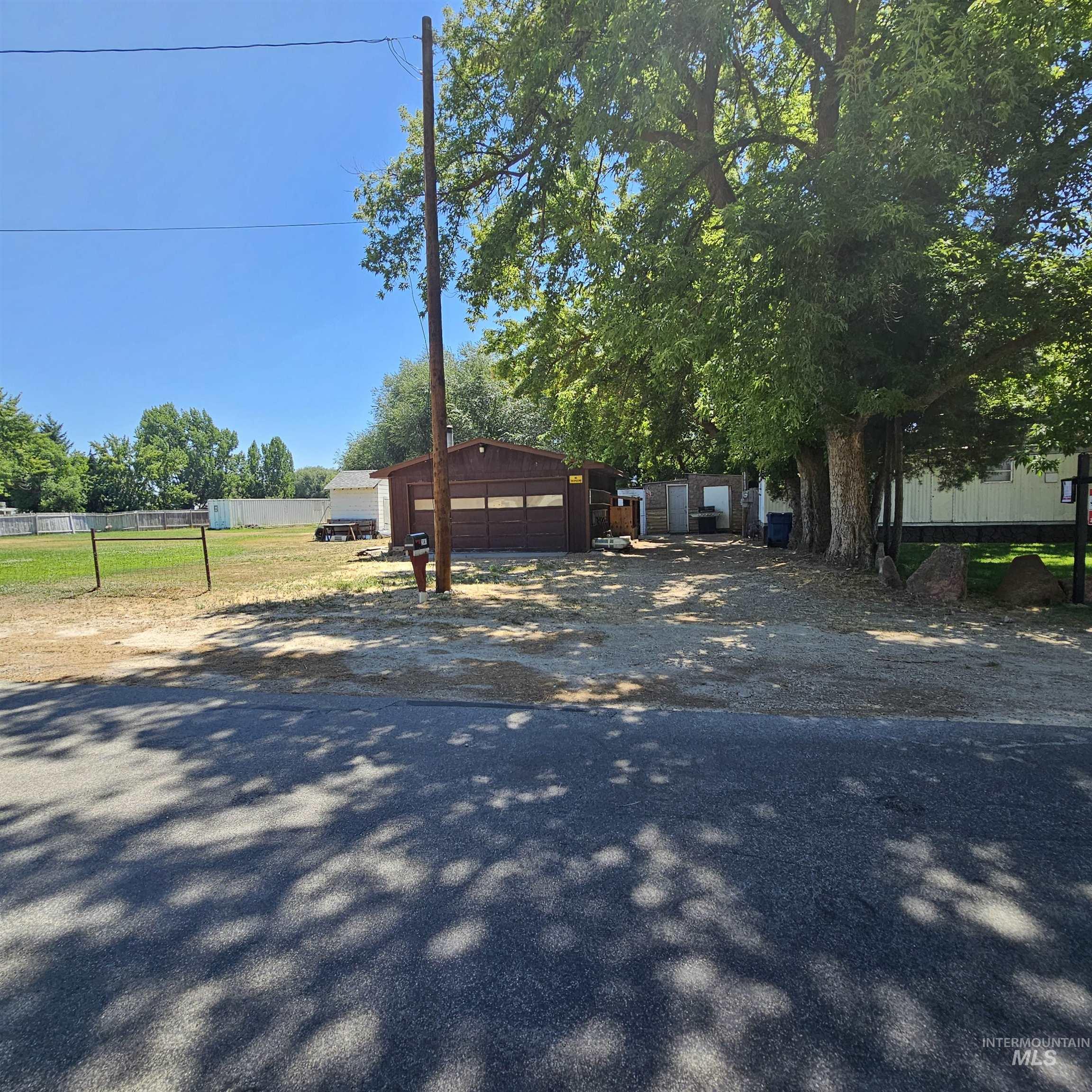 2141 E Syringa, Eagle, Idaho 83616, 3 Bedrooms, 2 Bathrooms, Residential For Sale, Price $335,000,MLS 98955536