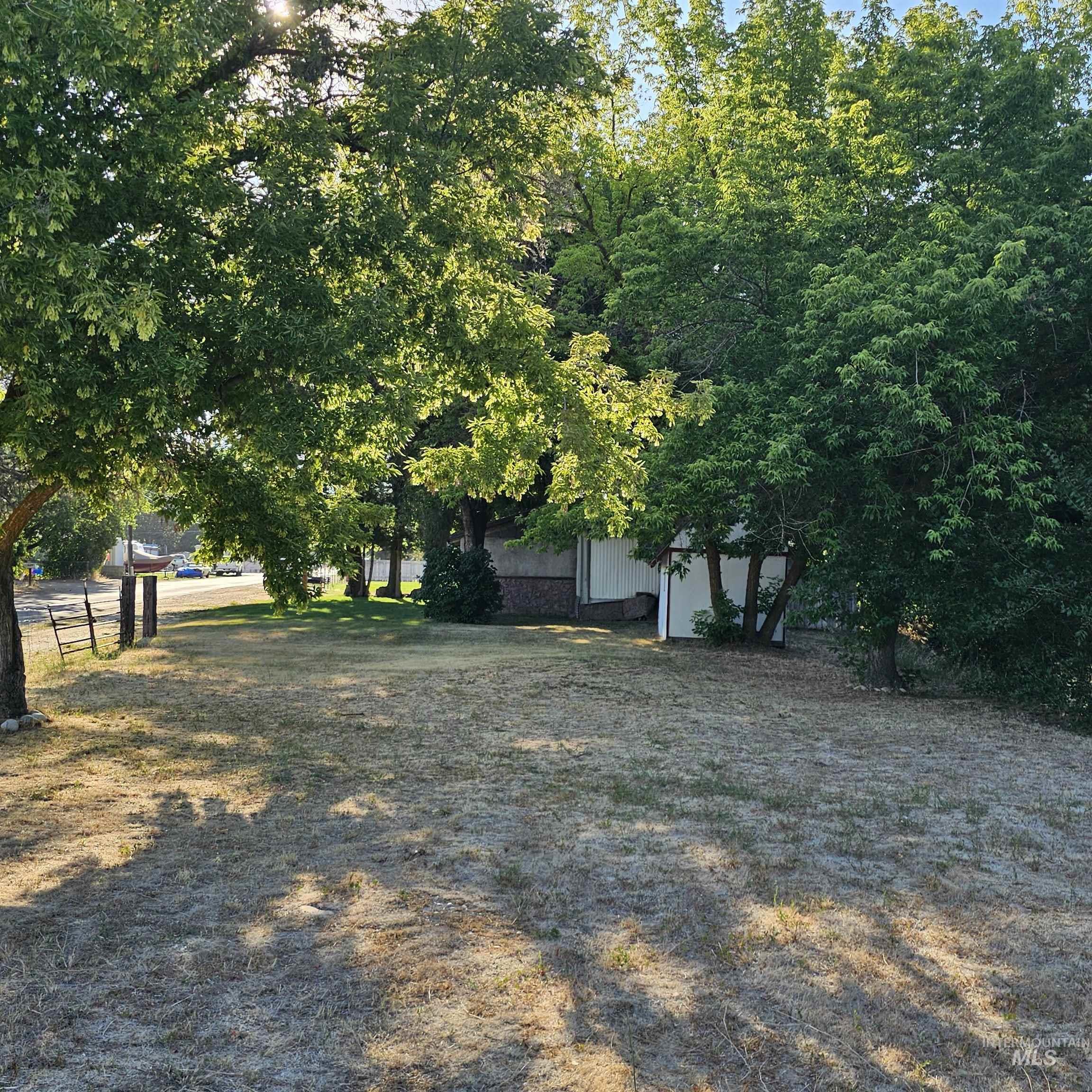 2141 E Syringa, Eagle, Idaho 83616, 3 Bedrooms, 2 Bathrooms, Residential For Sale, Price $335,000,MLS 98955536