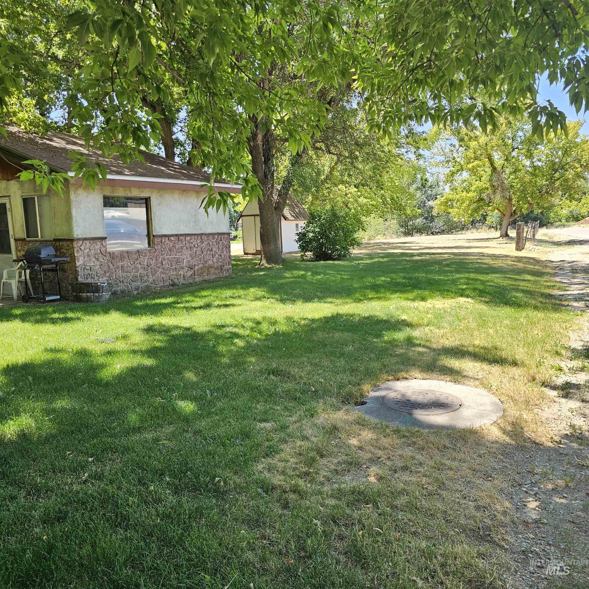 2141 E Syringa, Eagle, Idaho 83616, 3 Bedrooms, 2 Bathrooms, Residential For Sale, Price $335,000,MLS 98955536